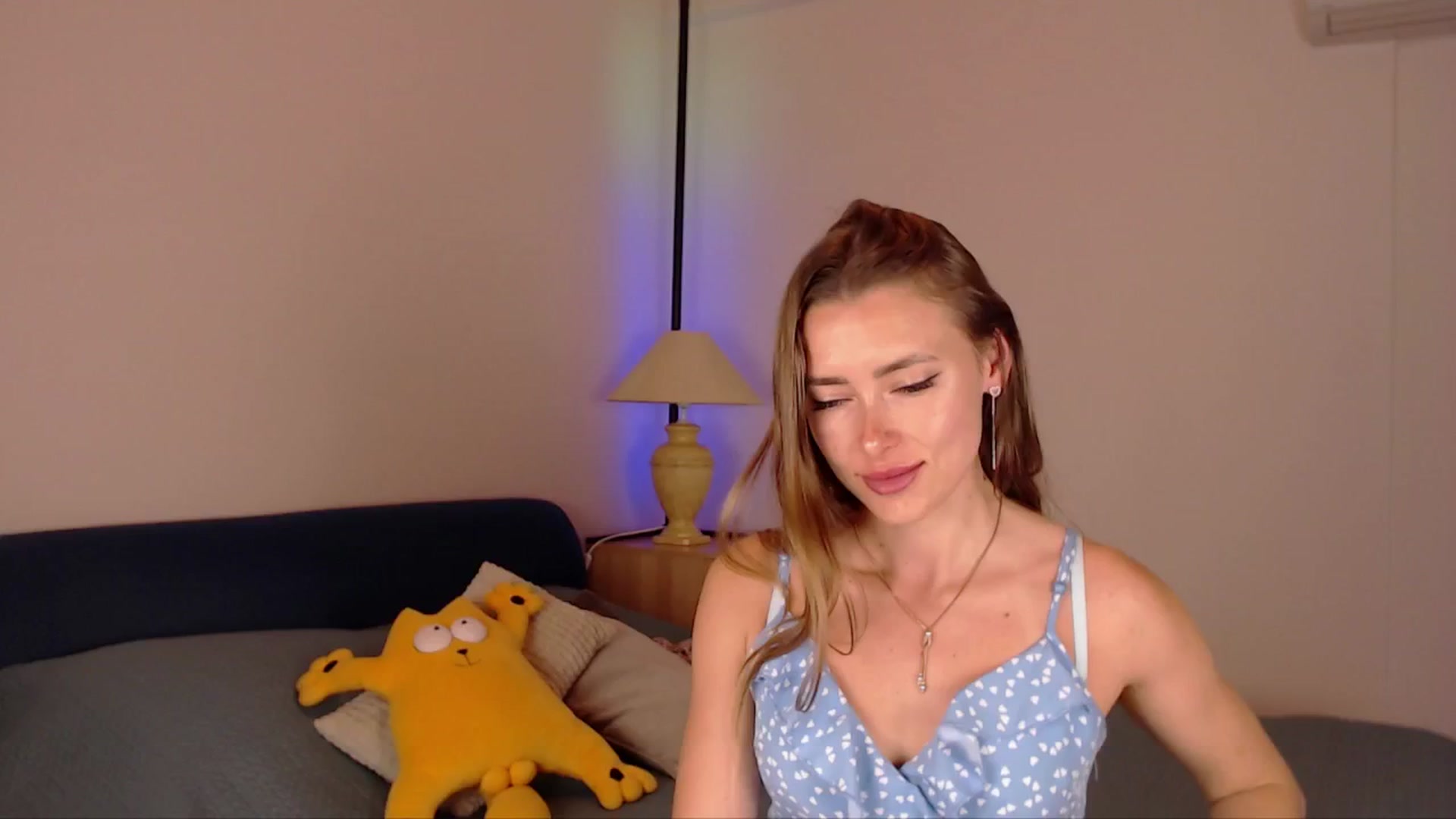 Gallery image thumbnail from SimonsWife's myfreecams stream on, 05/19/2025, 15:19 image 2 of 20