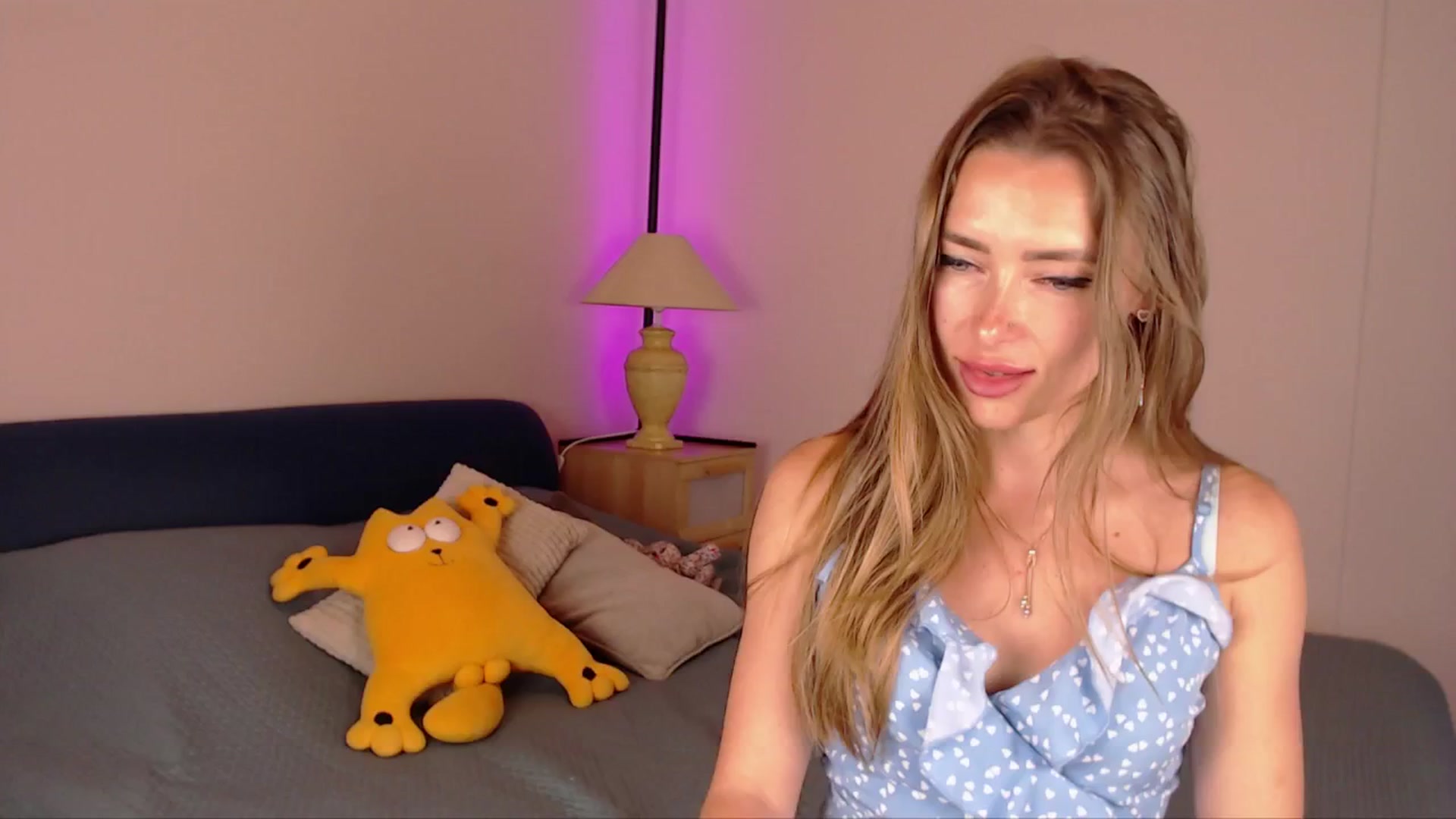 Gallery image thumbnail from SimonsWife's myfreecams stream on, 05/19/2025, 15:19 image 16 of 20