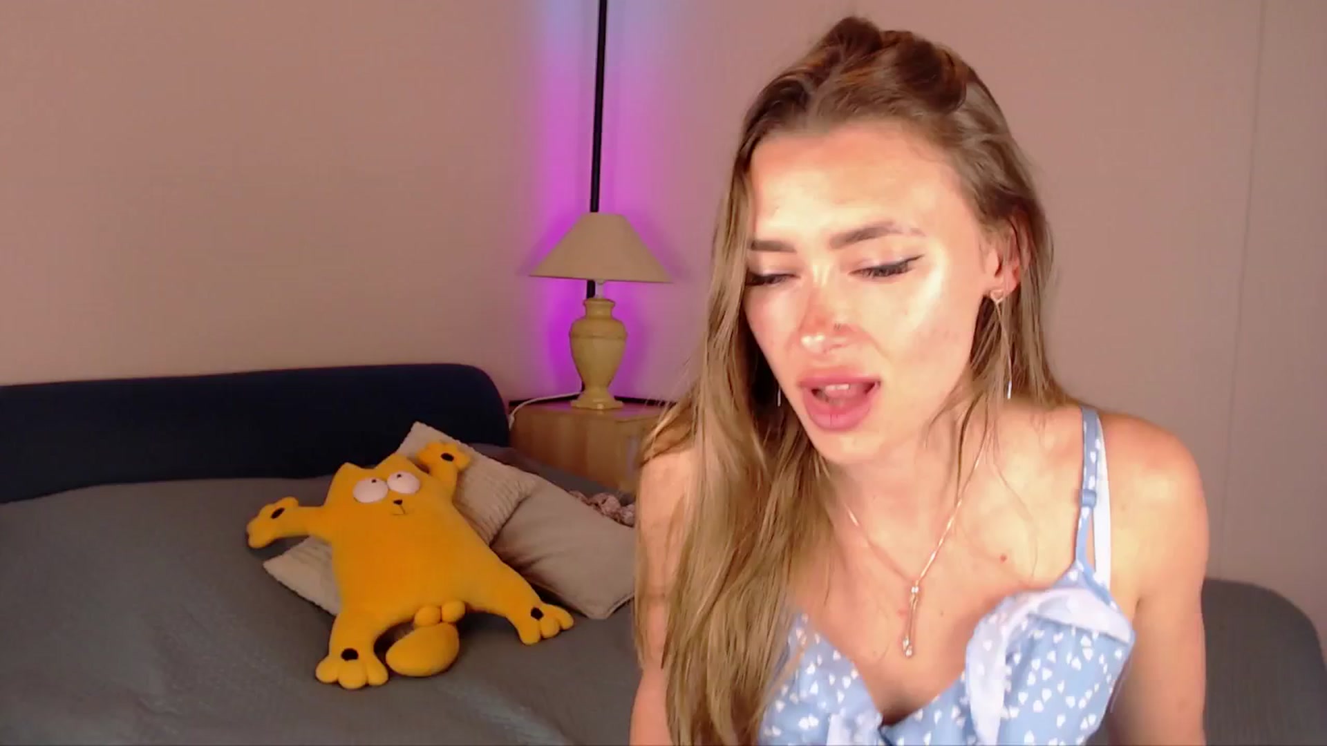 Gallery image thumbnail from SimonsWife's myfreecams stream on, 05/19/2025, 15:19 image 15 of 20