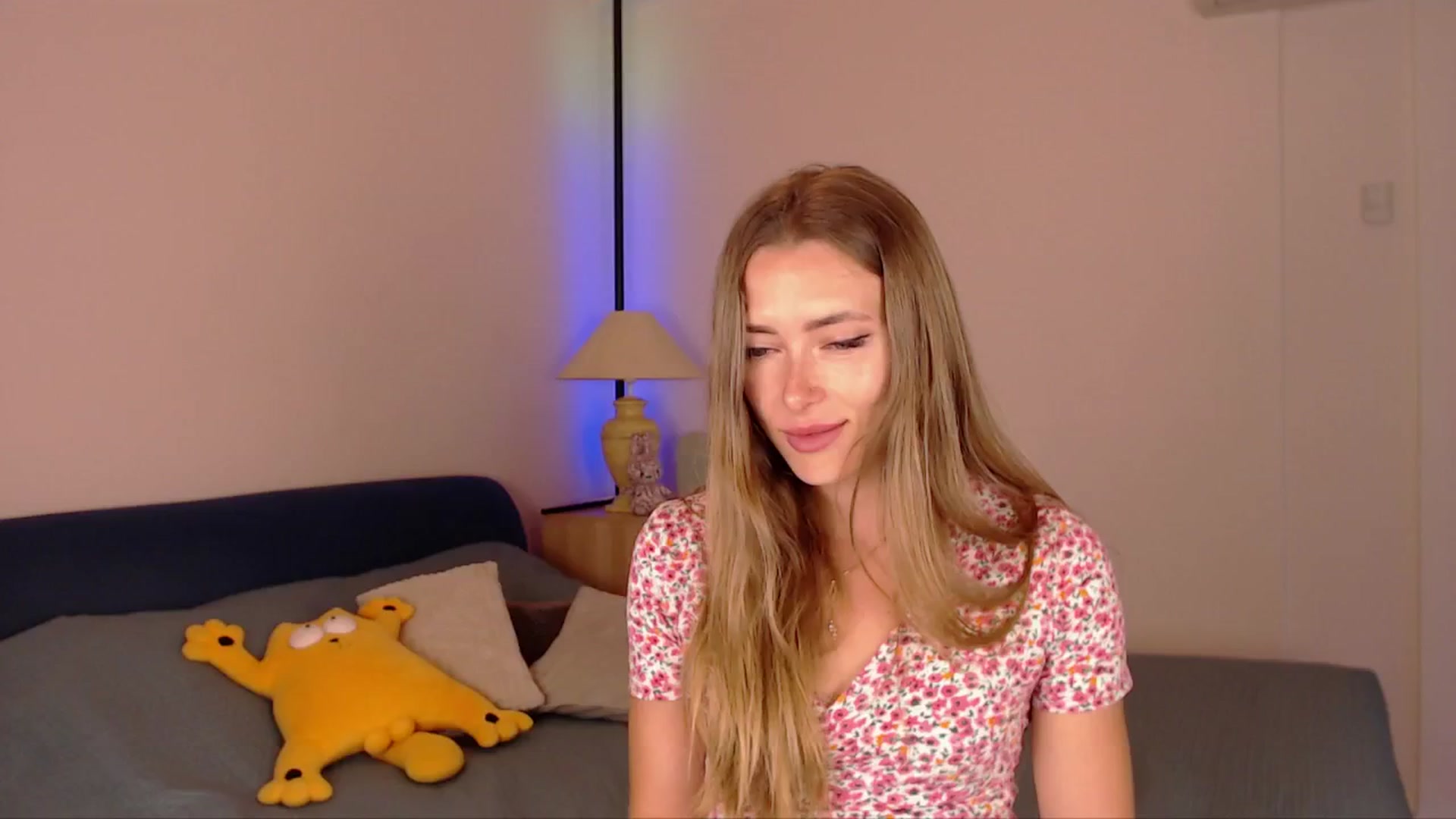 Gallery image thumbnail from SimonsWife's myfreecams stream on, 06/12/2025, 13:44 image 8 of 20