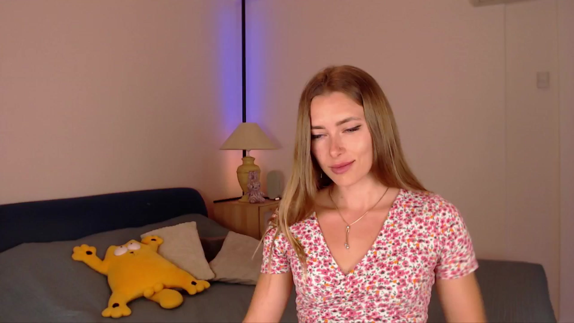 Gallery image thumbnail from SimonsWife's myfreecams stream on, 06/12/2025, 13:44 image 12 of 20
