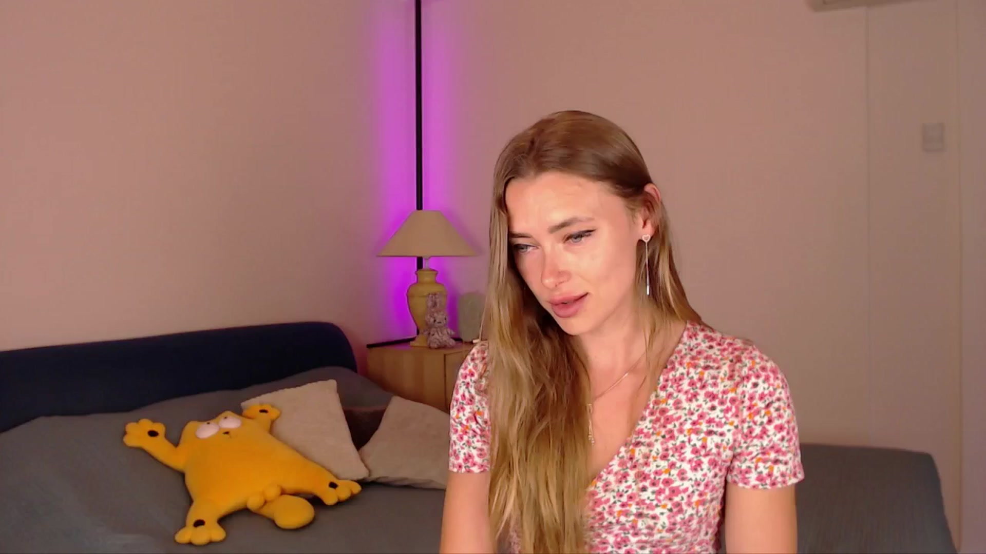 Gallery image thumbnail from SimonsWife's myfreecams stream on, 06/12/2025, 13:44 image 6 of 20