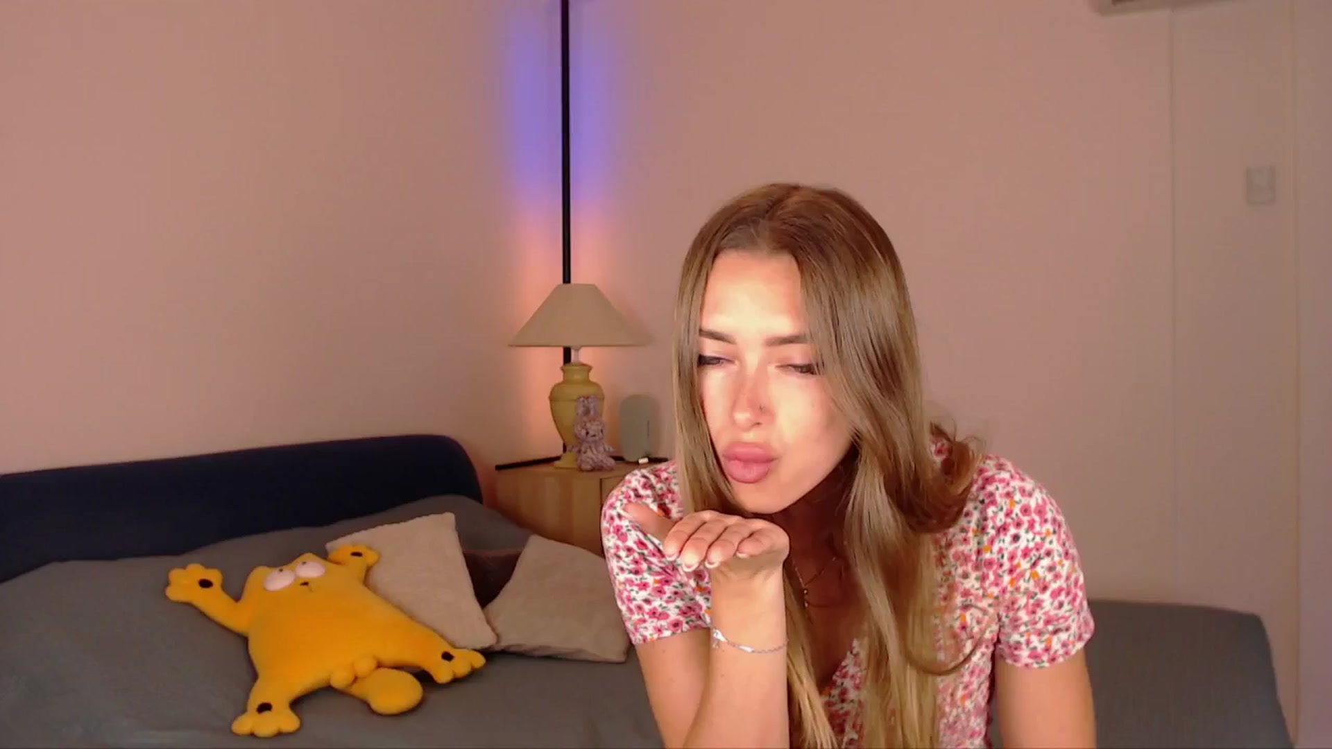 Gallery image thumbnail from SimonsWife's myfreecams stream on, 06/12/2025, 13:44 image 1 of 20