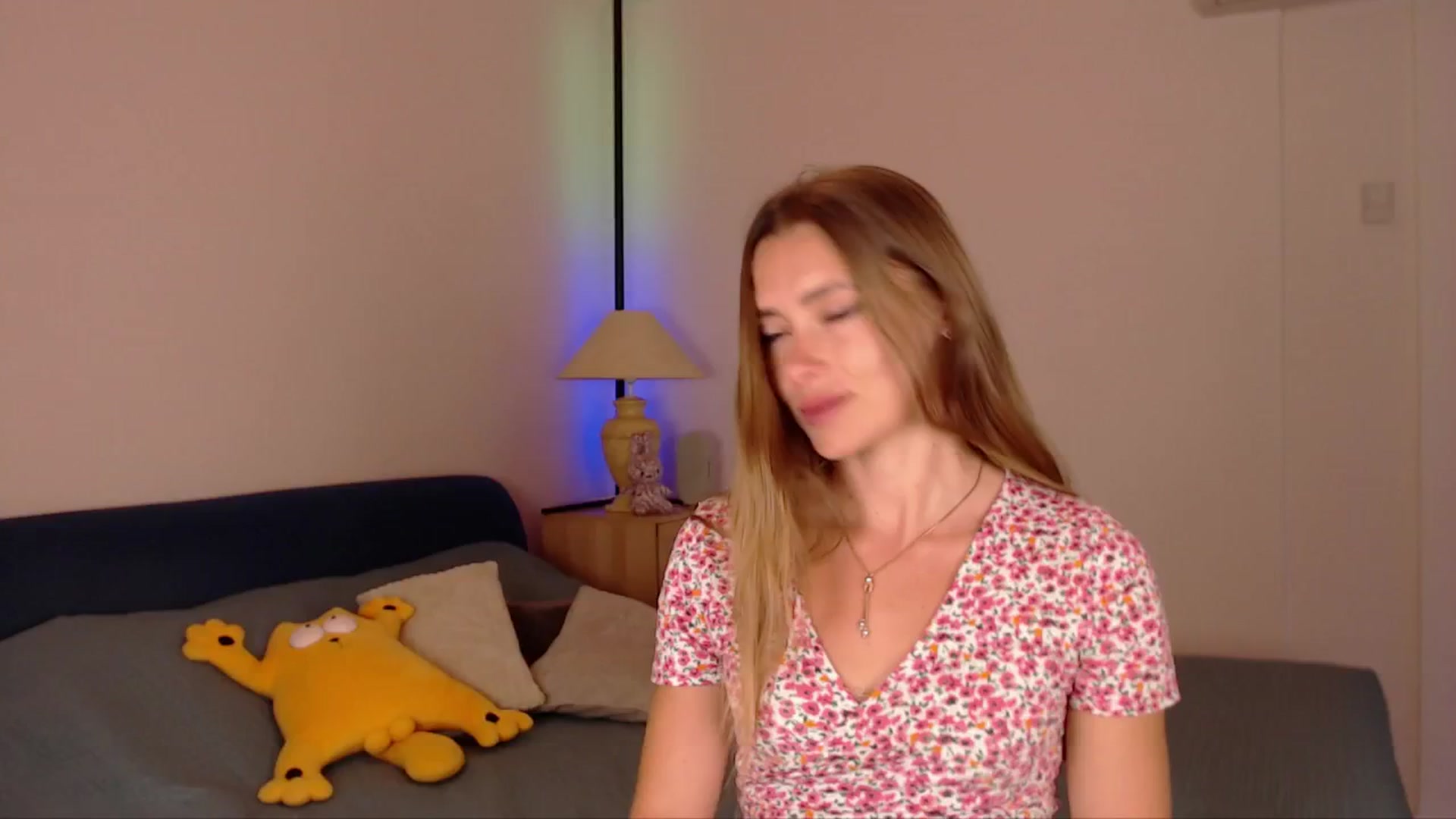 Gallery image thumbnail from SimonsWife's myfreecams stream on, 06/12/2025, 13:44 image 19 of 20