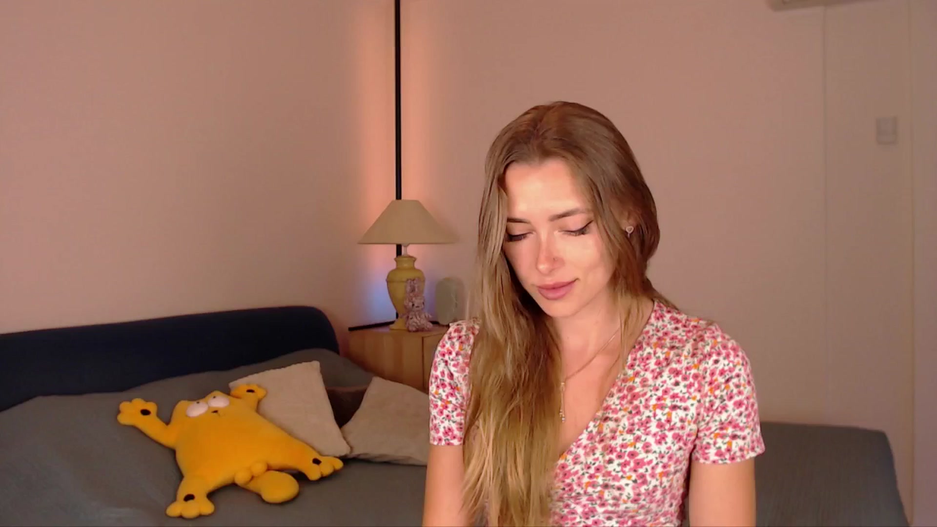 Gallery image thumbnail from SimonsWife's myfreecams stream on, 06/12/2025, 13:44 image 5 of 20
