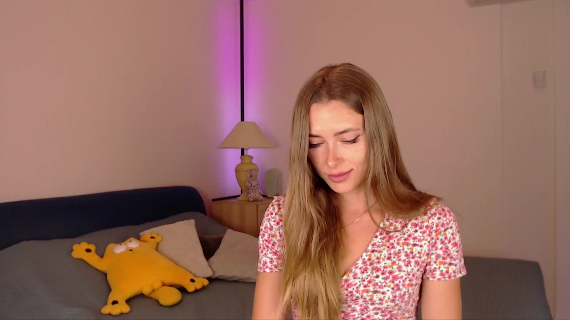 Gallery image thumbnail from SimonsWife's myfreecams stream on, 06/12/2025, 13:44 image 10 of 20