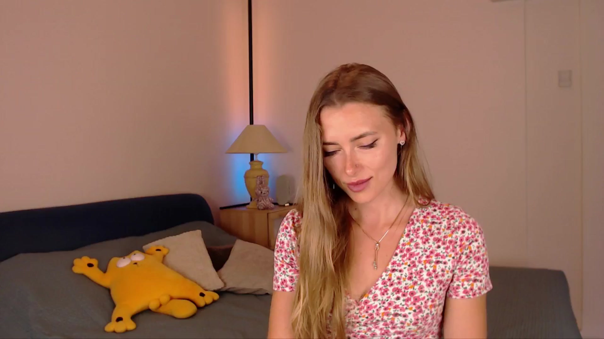 Gallery image thumbnail from SimonsWife's myfreecams stream on, 06/12/2025, 16:21 image 8 of 20