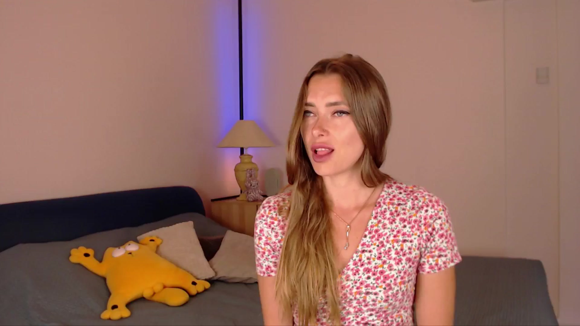 Gallery image thumbnail from SimonsWife's myfreecams stream on, 06/12/2025, 16:21 image 6 of 20
