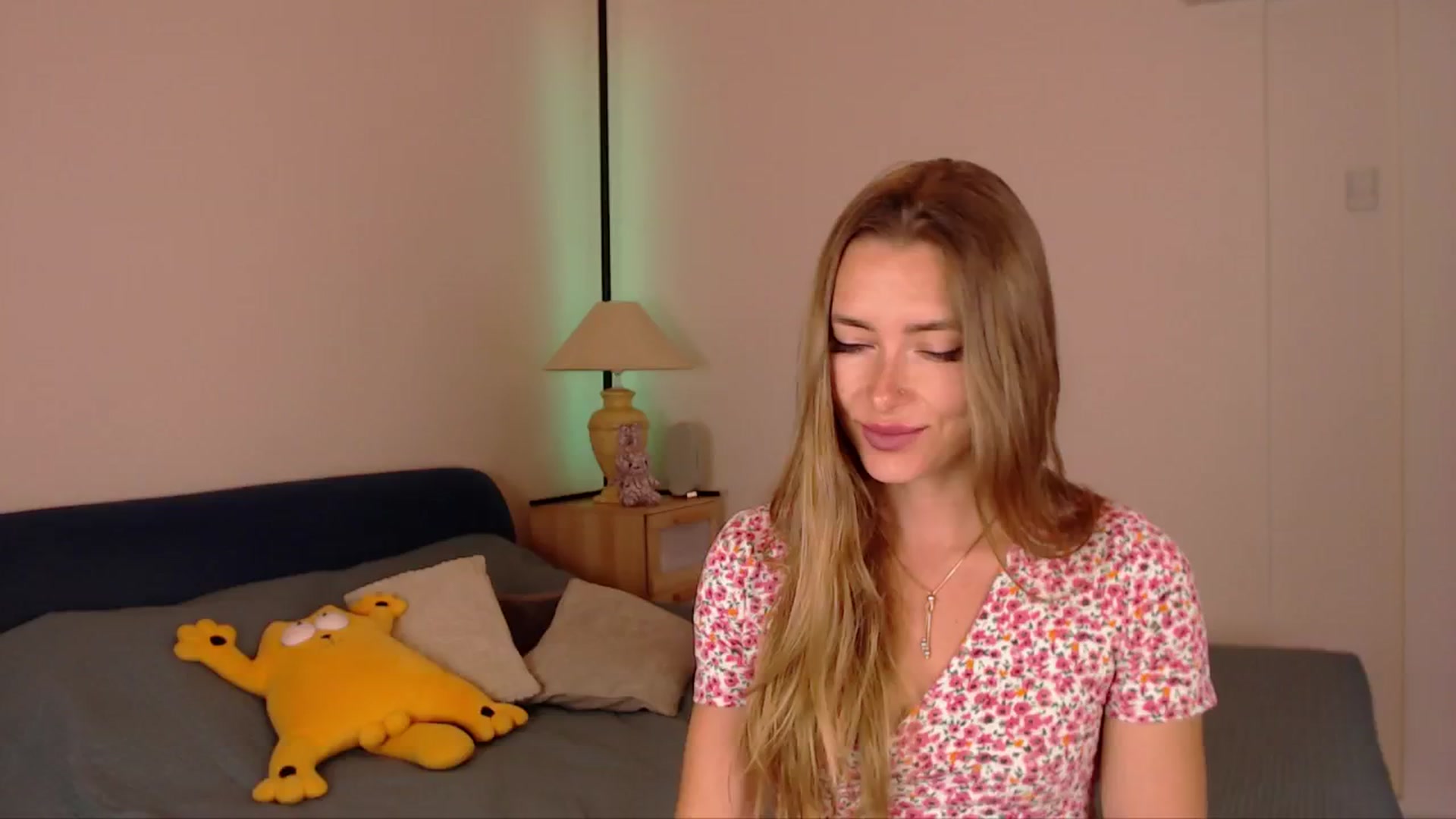 Gallery image thumbnail from SimonsWife's myfreecams stream on, 06/12/2025, 16:21 image 16 of 20