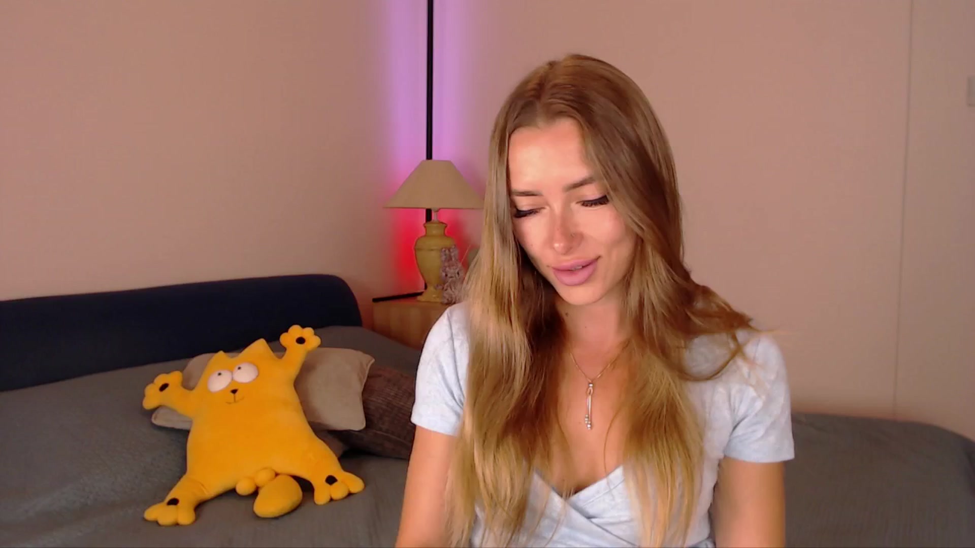 Gallery image thumbnail from SimonsWife's myfreecams stream on, 06/23/2025, 16:20 image 6 of 20