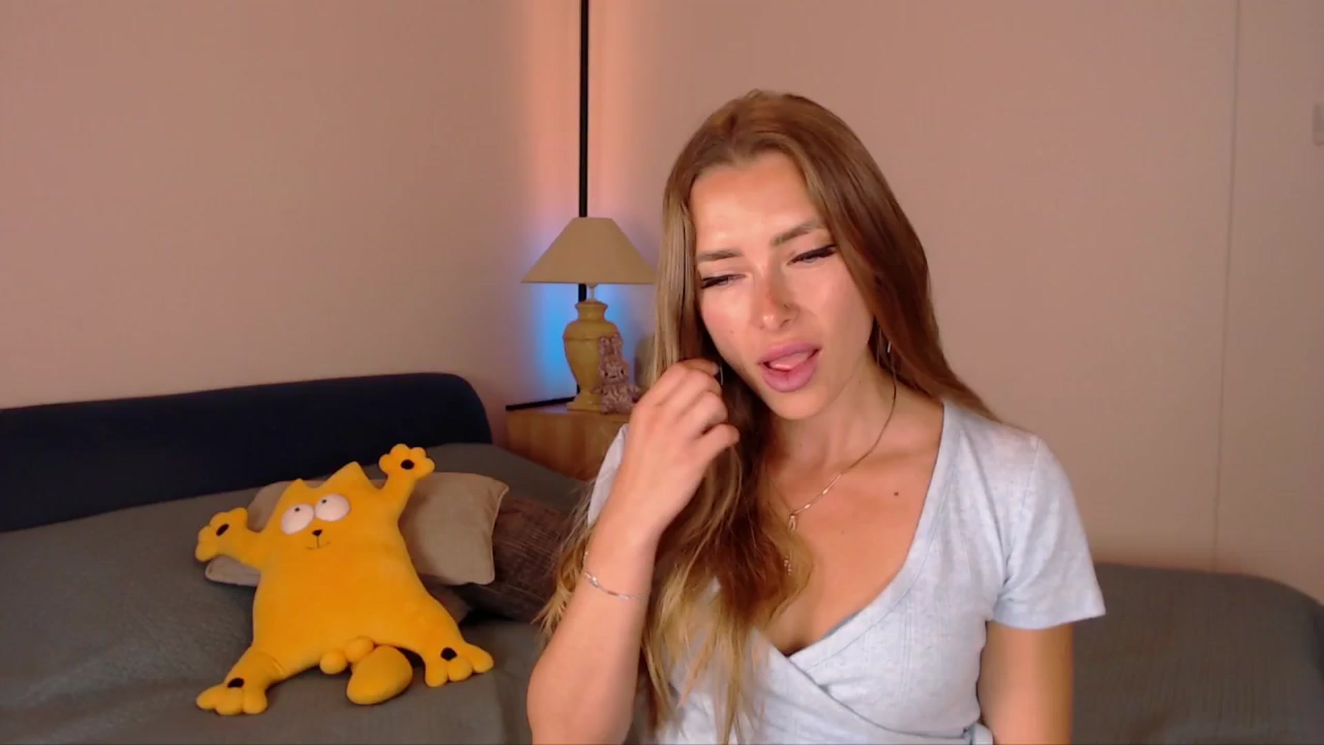 Gallery image thumbnail from SimonsWife's myfreecams stream on, 06/23/2025, 16:20 image 17 of 20