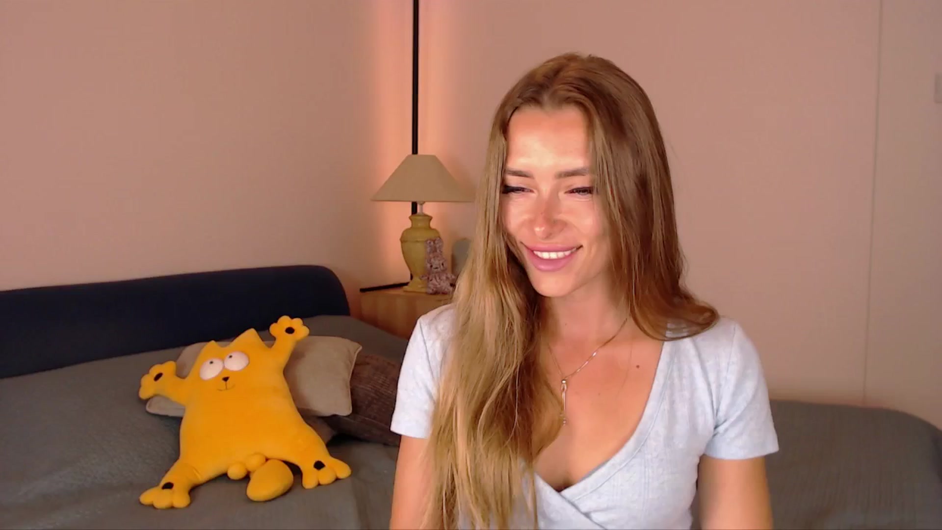 Gallery image thumbnail from SimonsWife's myfreecams stream on, 06/23/2025, 16:20 image 16 of 20