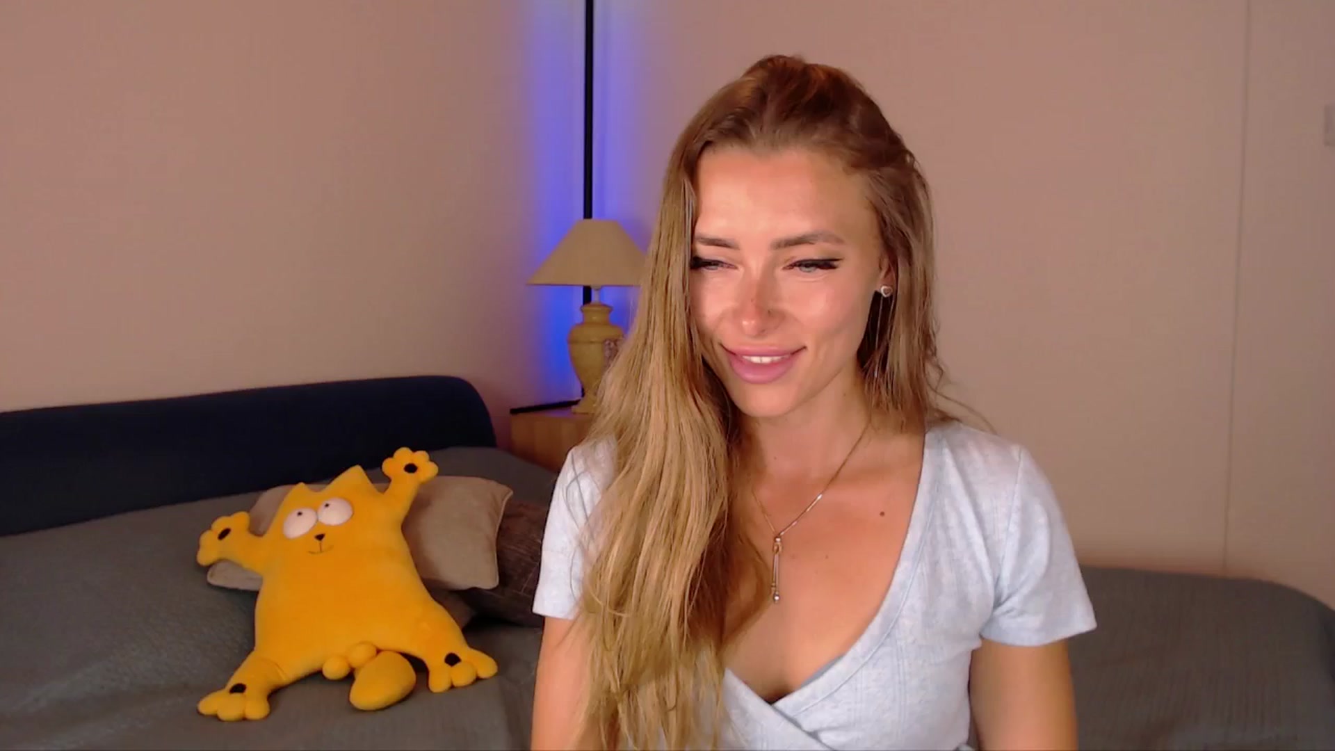 Gallery image thumbnail from SimonsWife's myfreecams stream on, 06/23/2025, 16:20 image 13 of 20