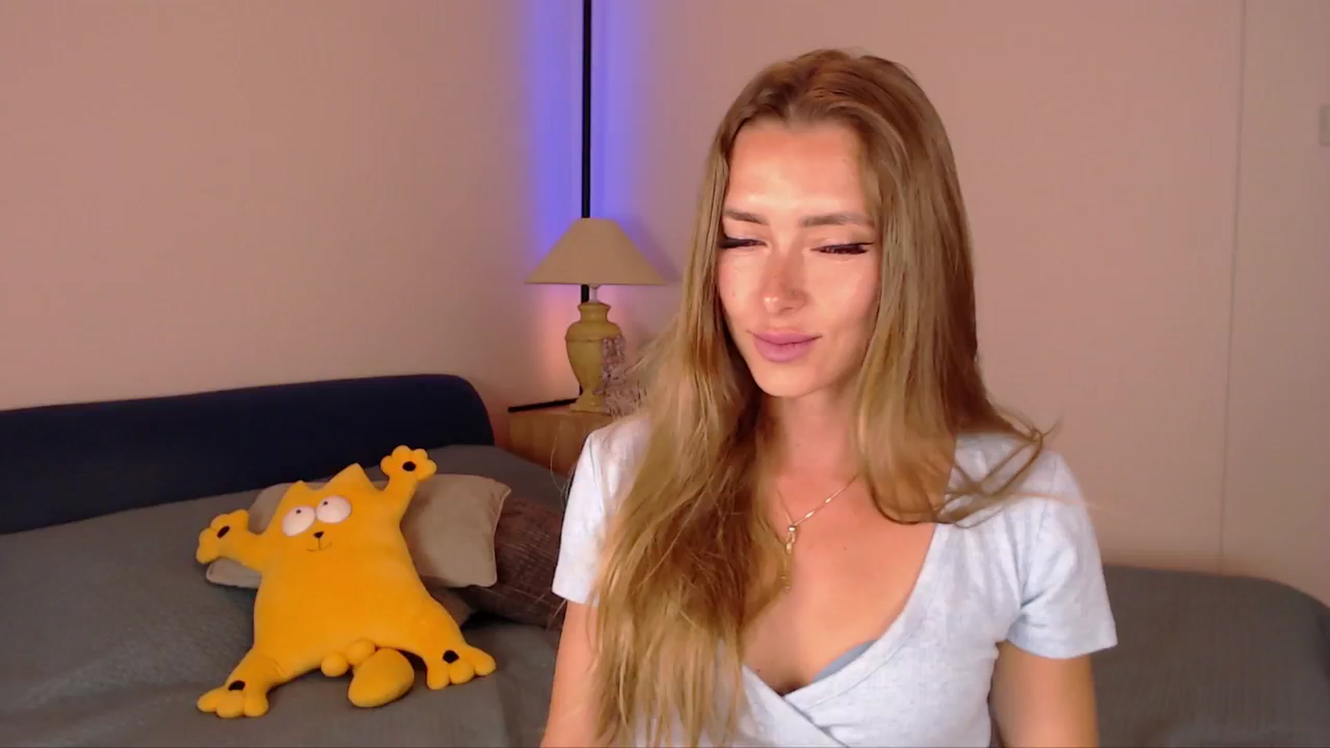 Gallery image thumbnail from SimonsWife's myfreecams stream on, 06/23/2025, 16:20 image 14 of 20