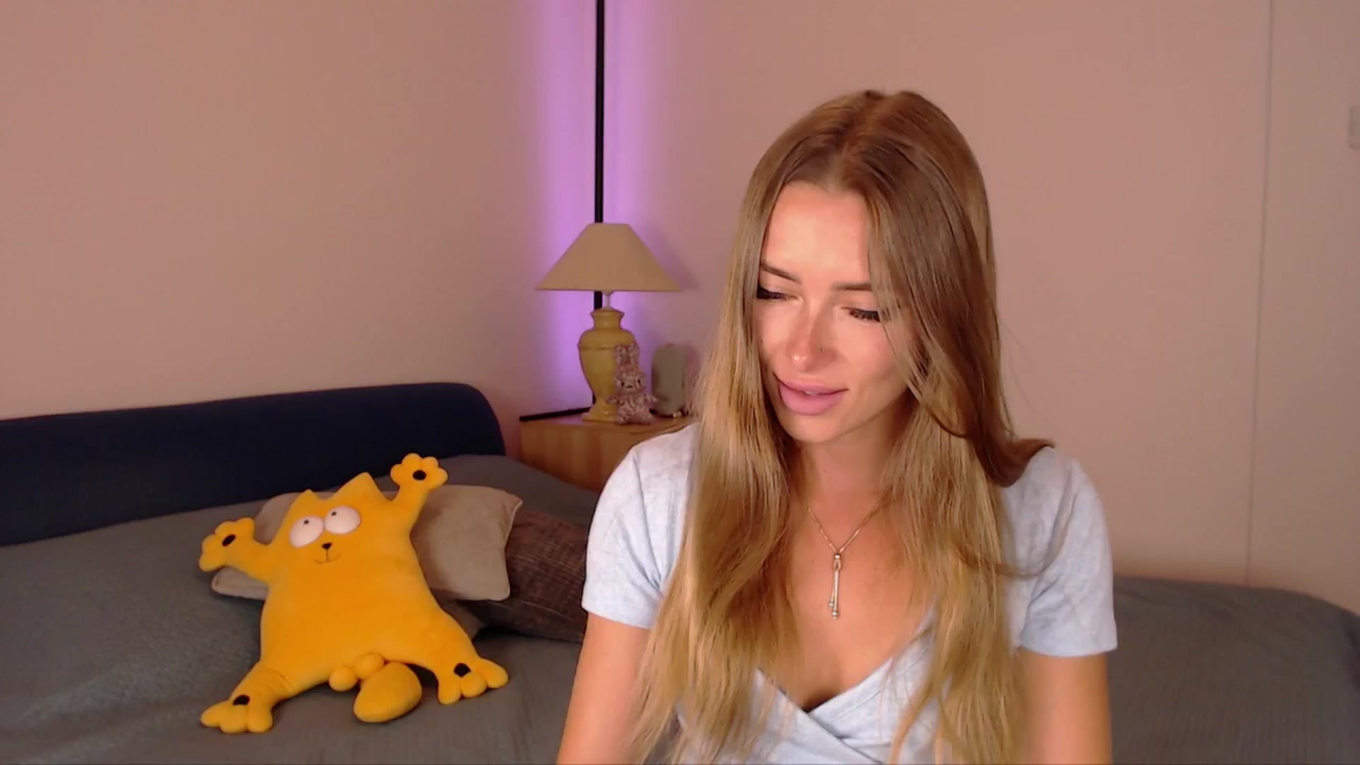 Gallery image thumbnail from SimonsWife's myfreecams stream on, 06/23/2025, 16:20 image 5 of 20