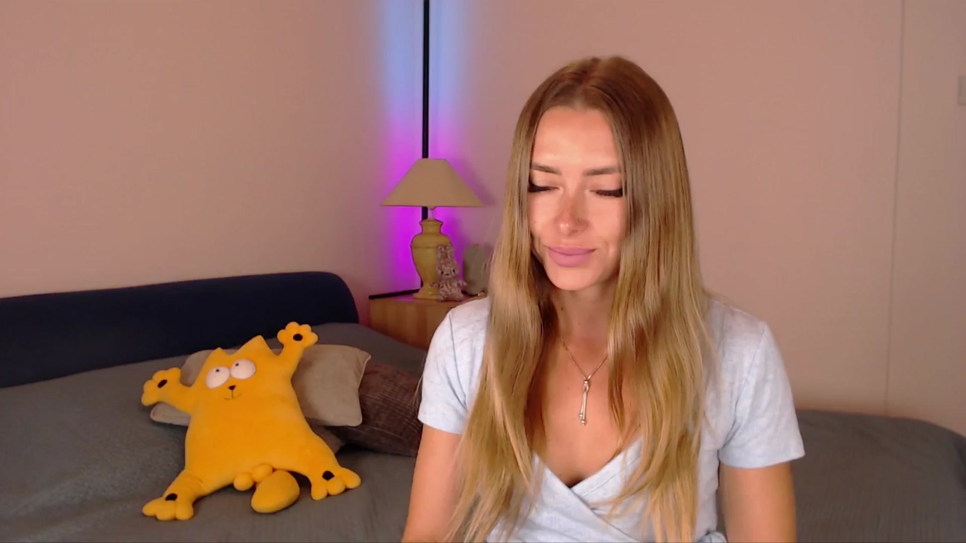 Gallery image thumbnail from SimonsWife's myfreecams stream on, 06/23/2025, 16:20 image 1 of 20