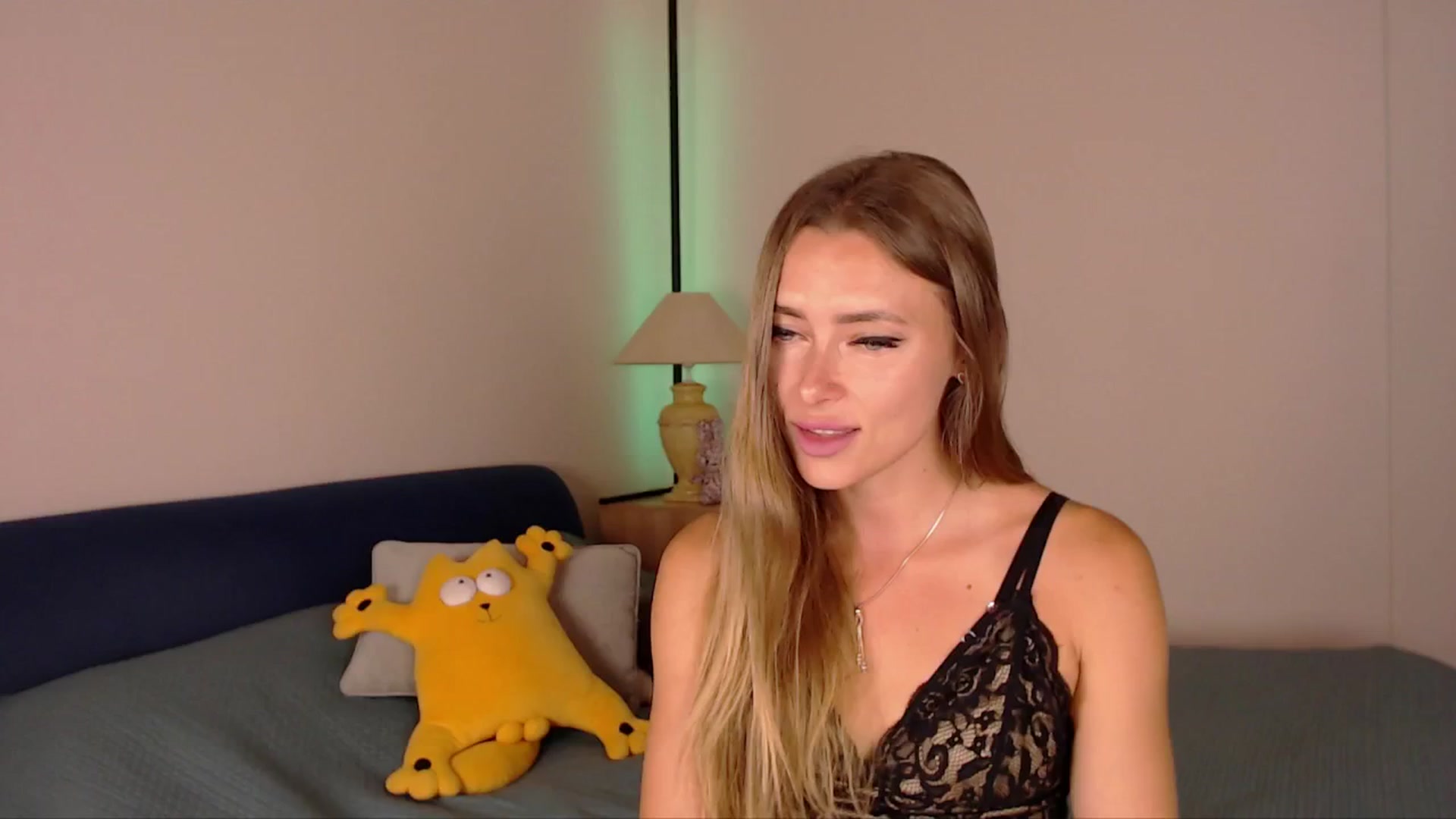 Gallery image thumbnail from SimonsWife's myfreecams stream on, 06/25/2025, 13:30 image 10 of 20