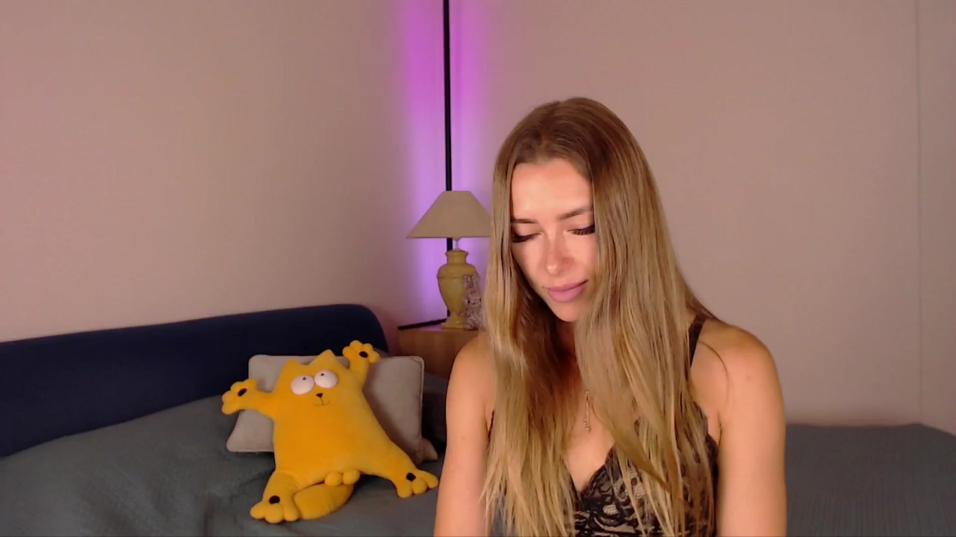 Gallery image thumbnail from SimonsWife's myfreecams stream on, 06/25/2025, 13:30 image 3 of 20
