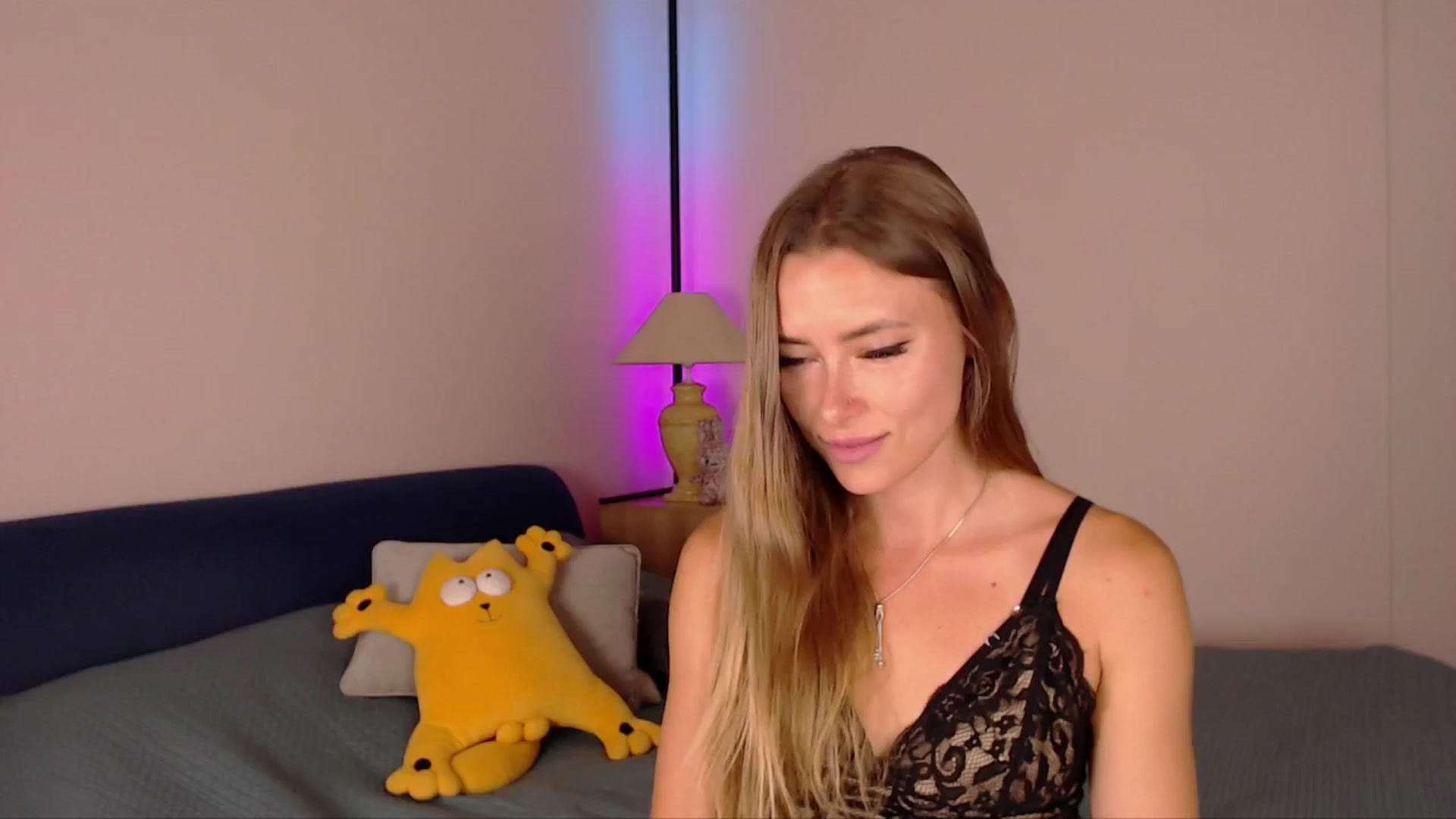 Gallery image thumbnail from SimonsWife's myfreecams stream on, 06/25/2025, 13:30 image 9 of 20