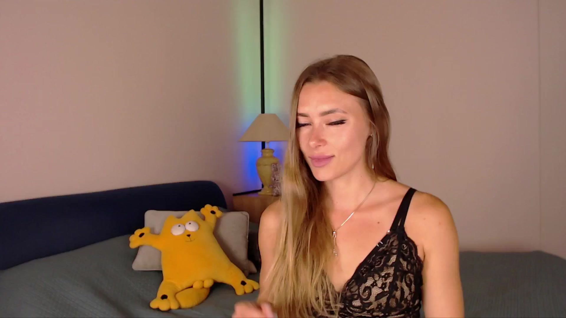 Gallery image thumbnail from SimonsWife's myfreecams stream on, 06/25/2025, 13:30 image 8 of 20