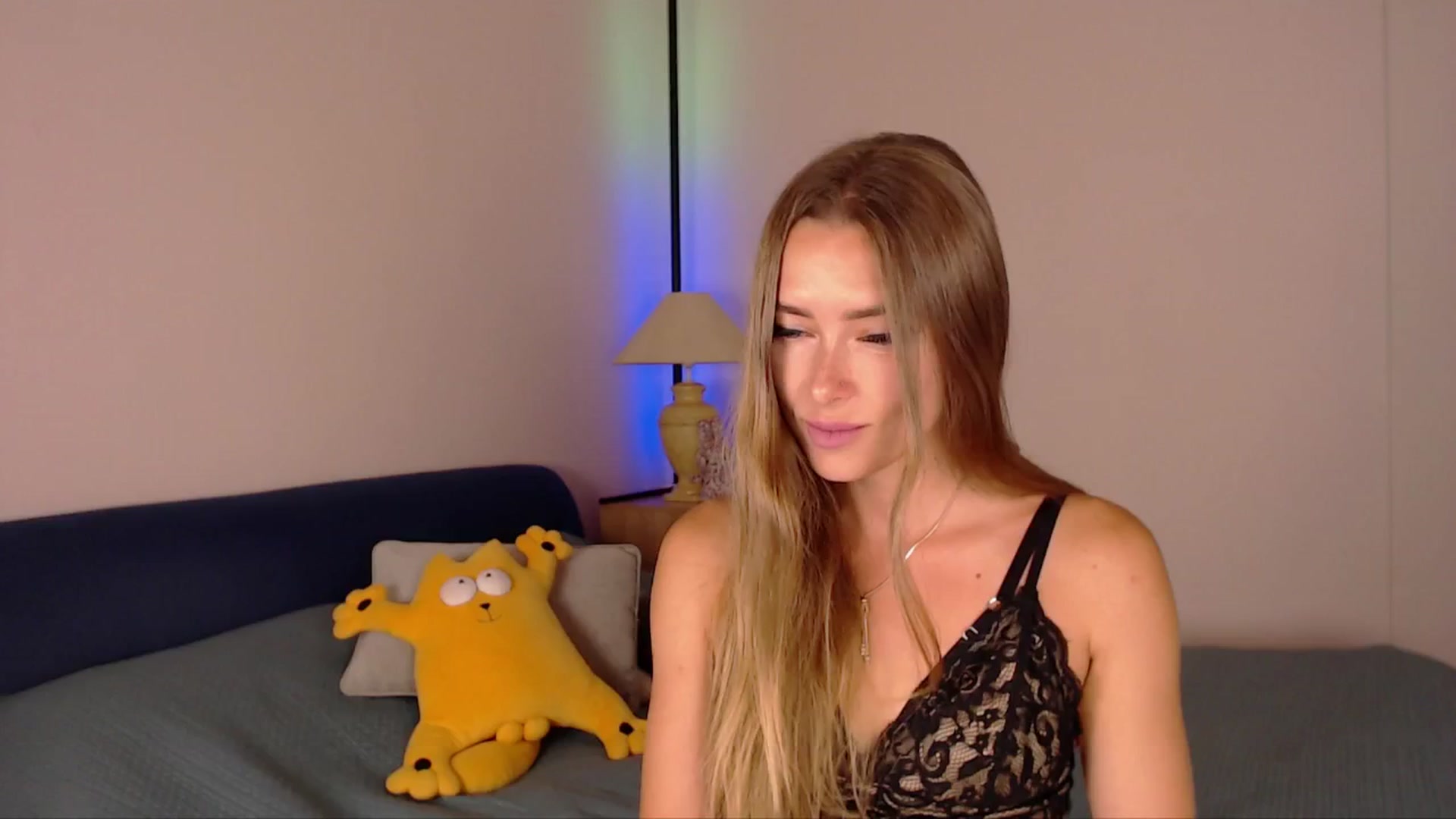 Gallery image thumbnail from SimonsWife's myfreecams stream on, 06/25/2025, 13:30 image 6 of 20