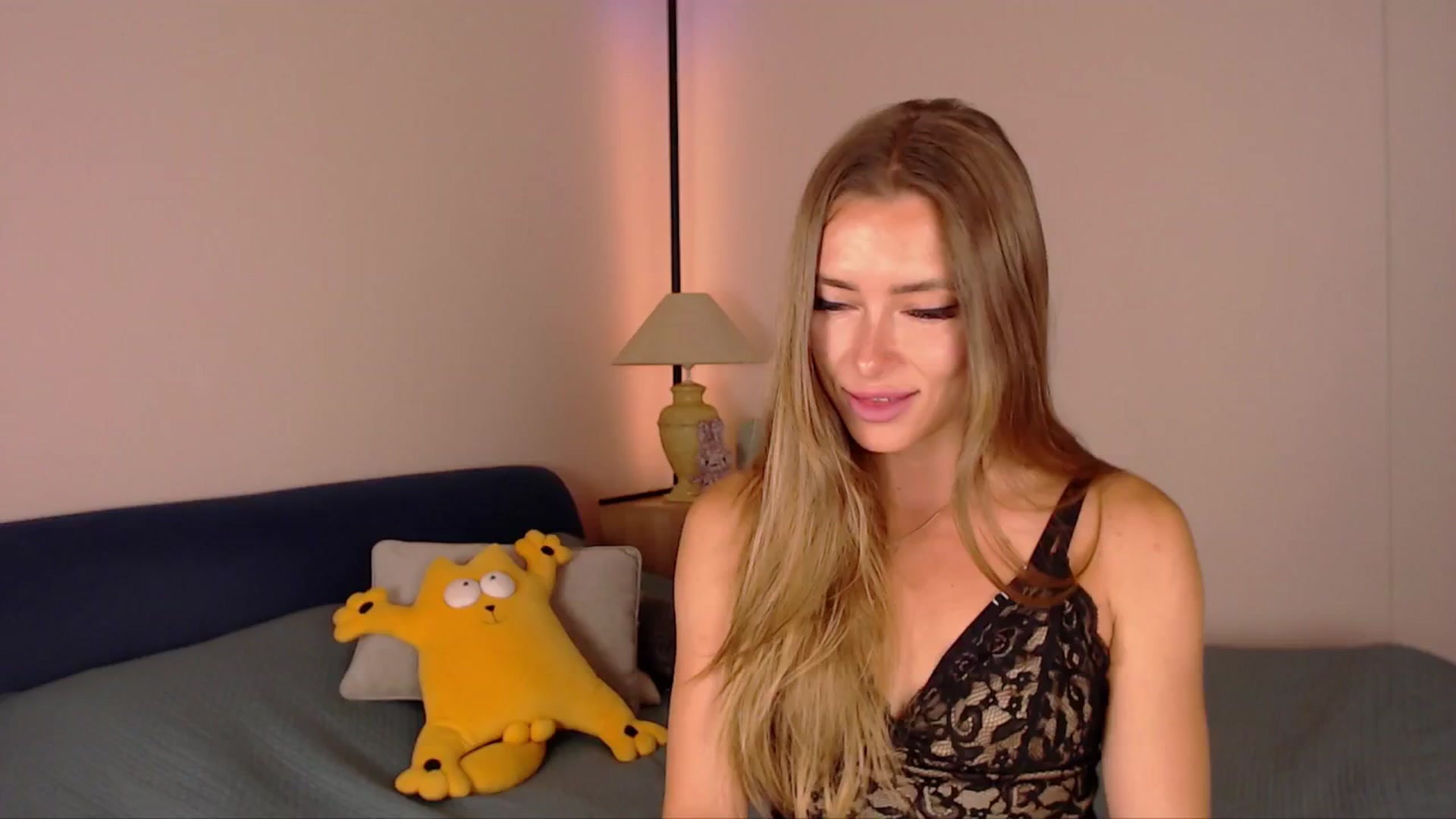 Gallery image thumbnail from SimonsWife's myfreecams stream on, 06/25/2025, 13:30 image 19 of 20