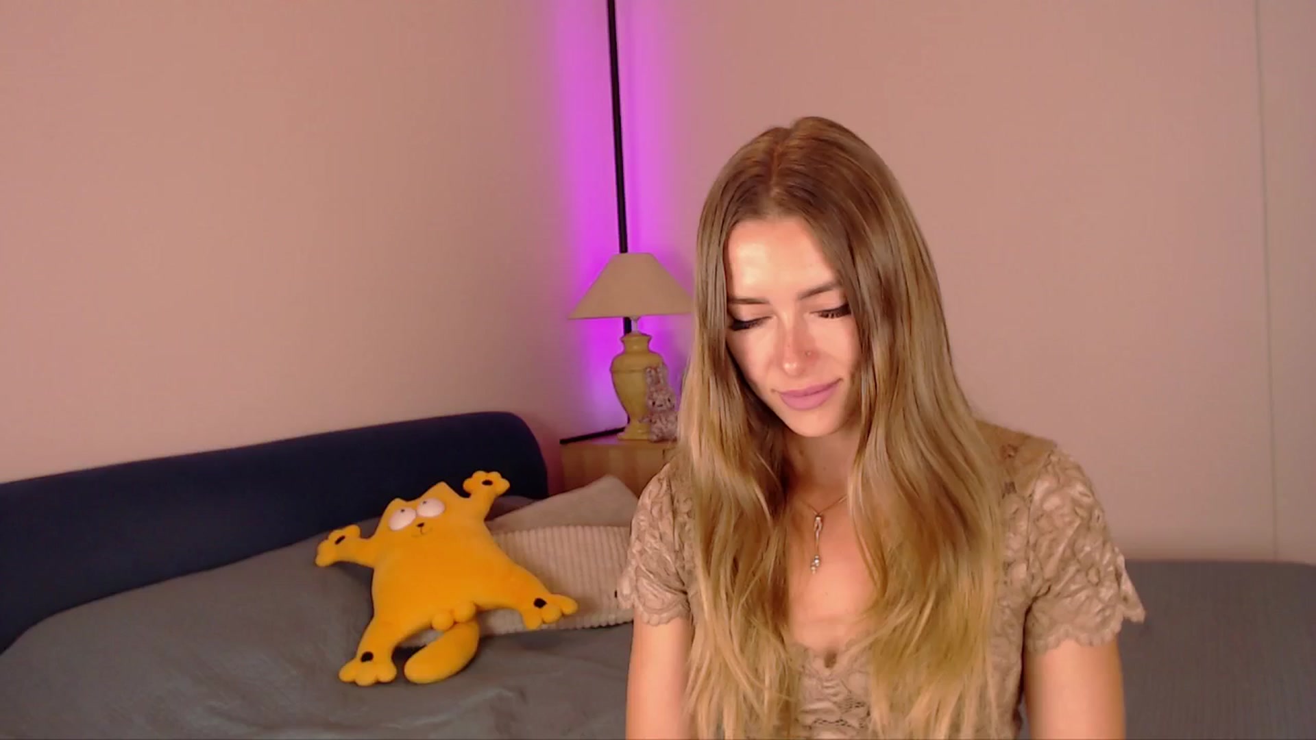 Gallery image thumbnail from SimonsWife's myfreecams stream on, 06/26/2025, 13:17 image 8 of 20