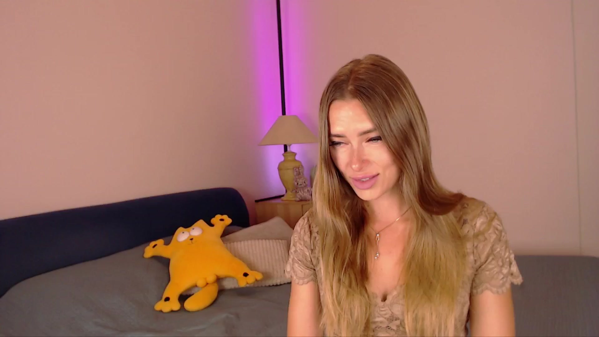 Gallery image thumbnail from SimonsWife's myfreecams stream on, 06/26/2025, 13:17 image 13 of 20