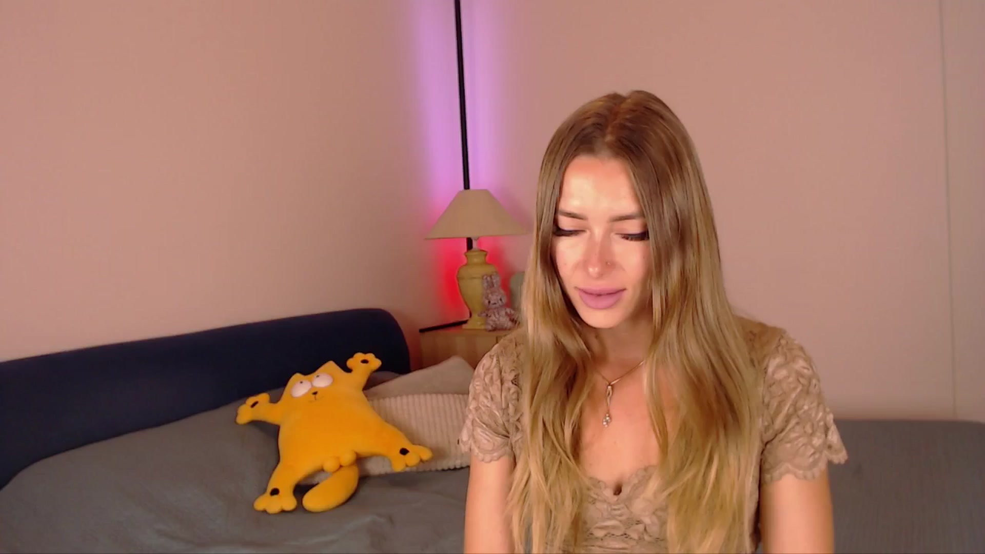 Gallery image thumbnail from SimonsWife's myfreecams stream on, 06/26/2025, 13:17 image 4 of 20