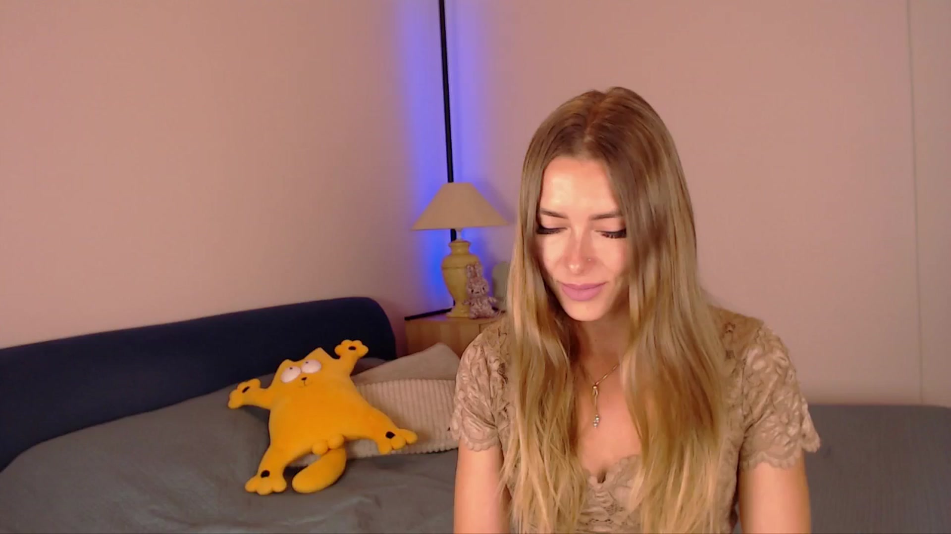 Gallery image thumbnail from SimonsWife's myfreecams stream on, 06/26/2025, 13:17 image 1 of 20