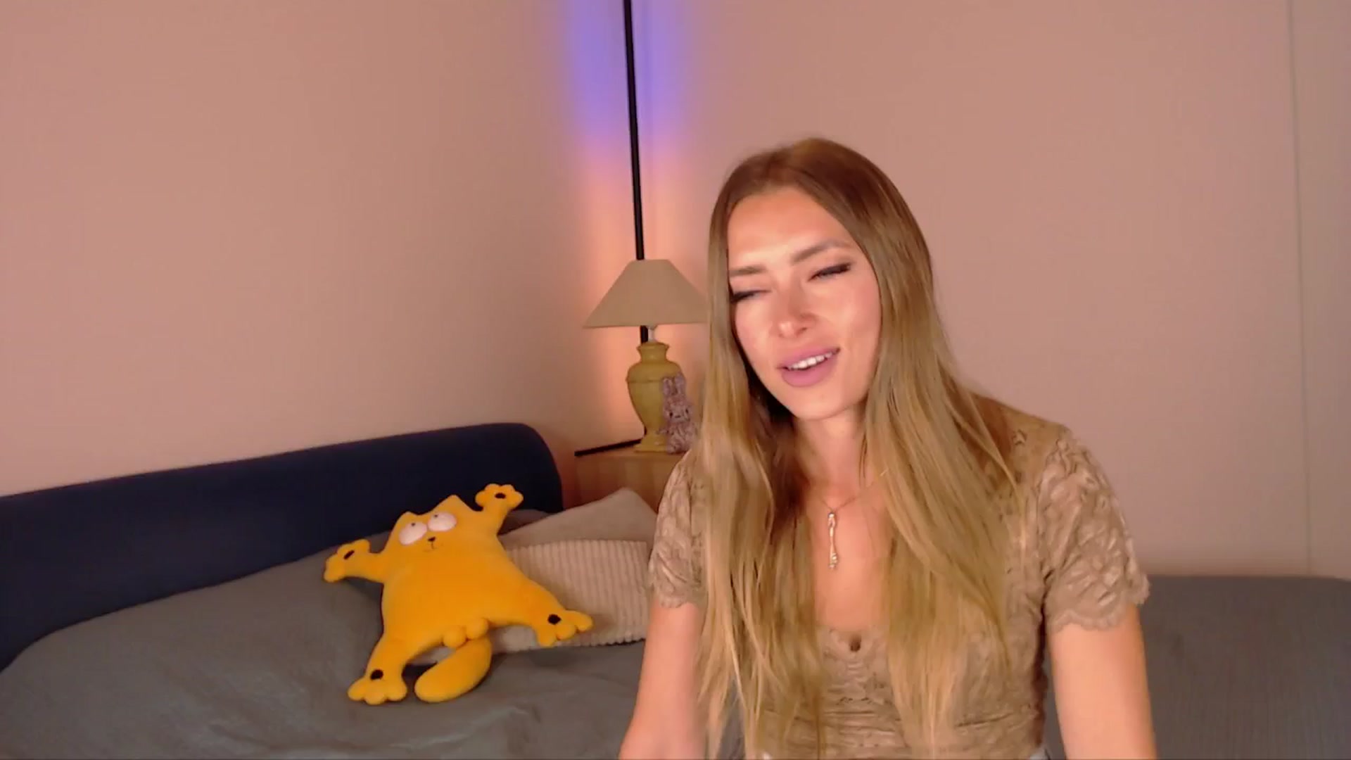 Gallery image thumbnail from SimonsWife's myfreecams stream on, 06/26/2025, 13:17 image 16 of 20