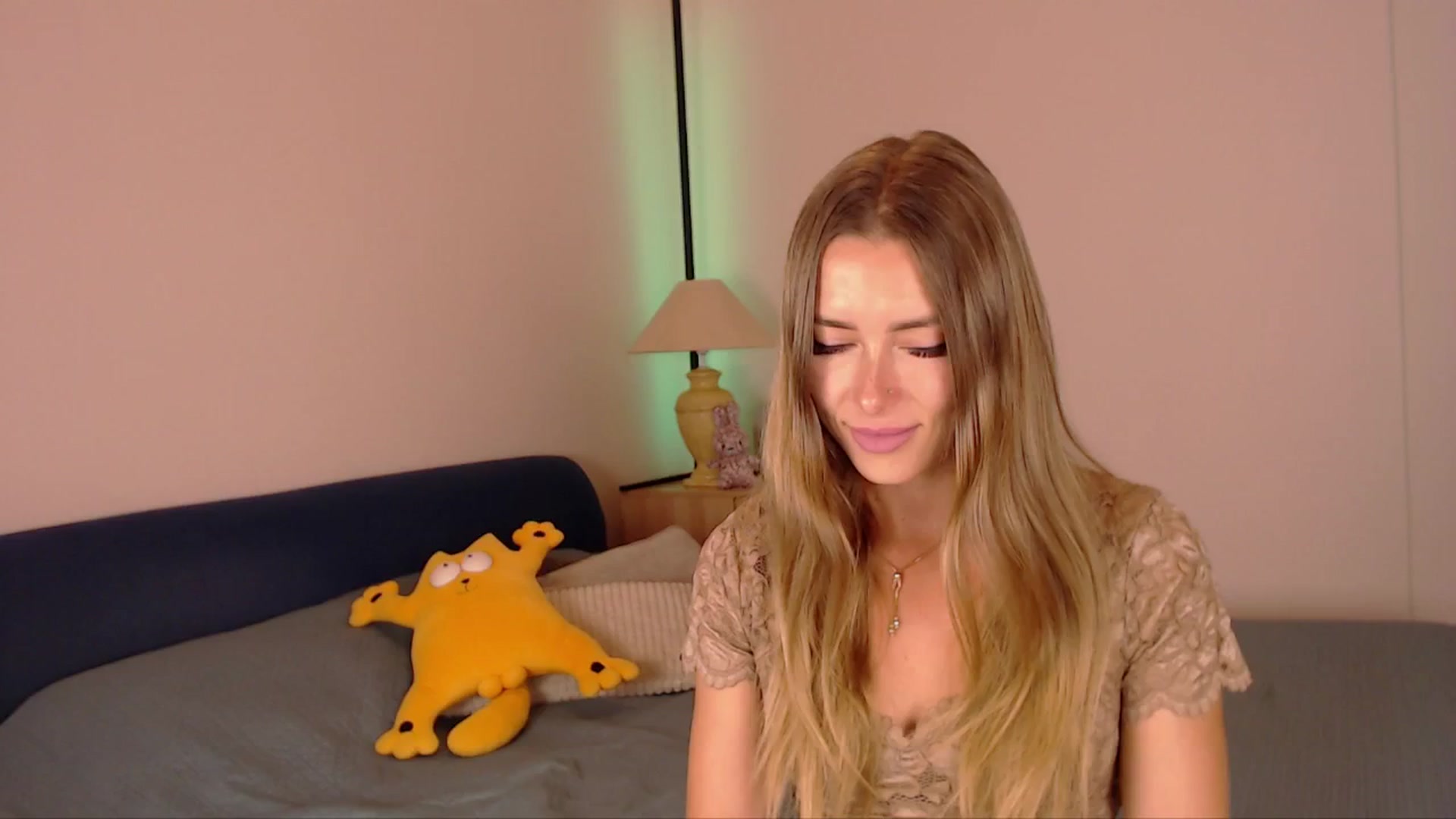 Gallery image thumbnail from SimonsWife's myfreecams stream on, 06/26/2025, 13:17 image 10 of 20