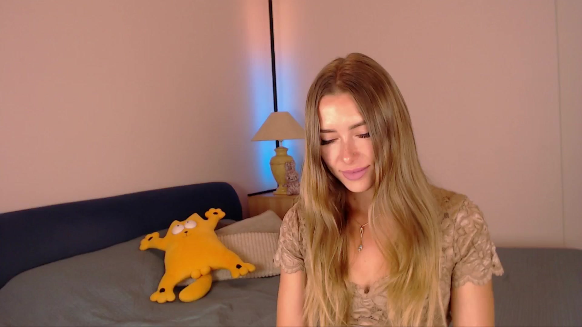 Gallery image thumbnail from SimonsWife's myfreecams stream on, 06/26/2025, 13:17 image 7 of 20