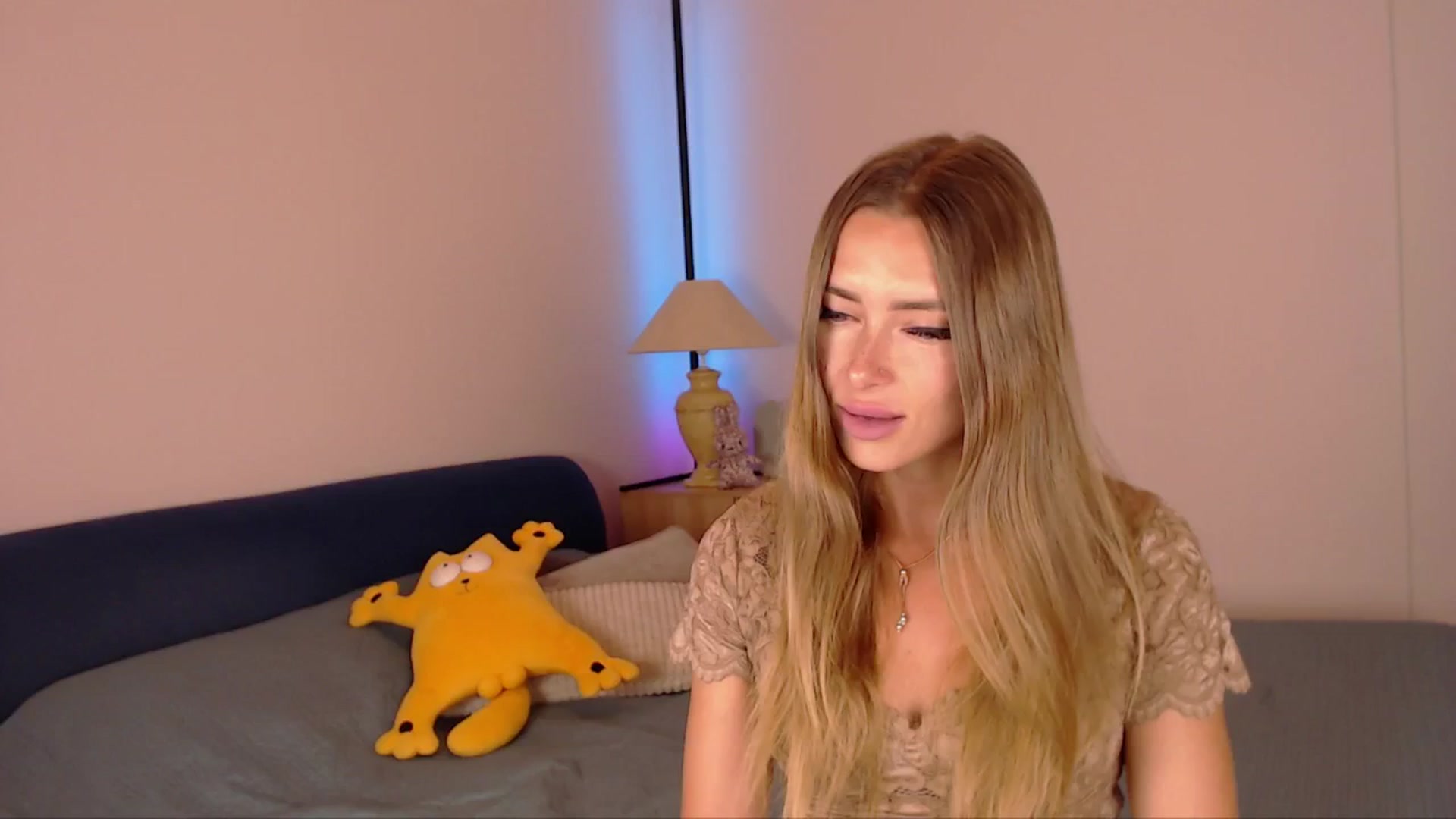 Gallery image thumbnail from SimonsWife's myfreecams stream on, 06/26/2025, 13:17 image 17 of 20
