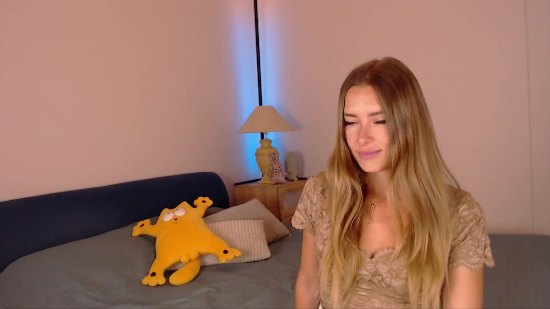 Gallery image thumbnail from SimonsWife's myfreecams stream on, 06/26/2025, 13:17 image 12 of 20