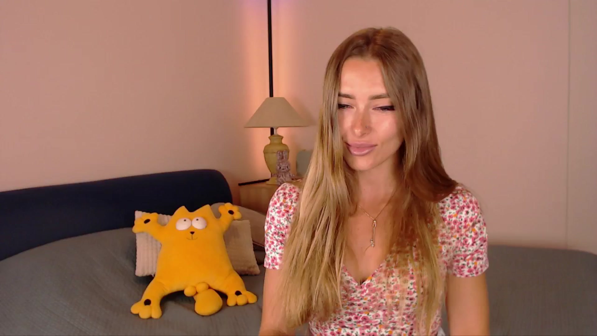 Gallery image thumbnail from SimonsWife's myfreecams stream on, 07/09/2025, 15:02 image 15 of 20