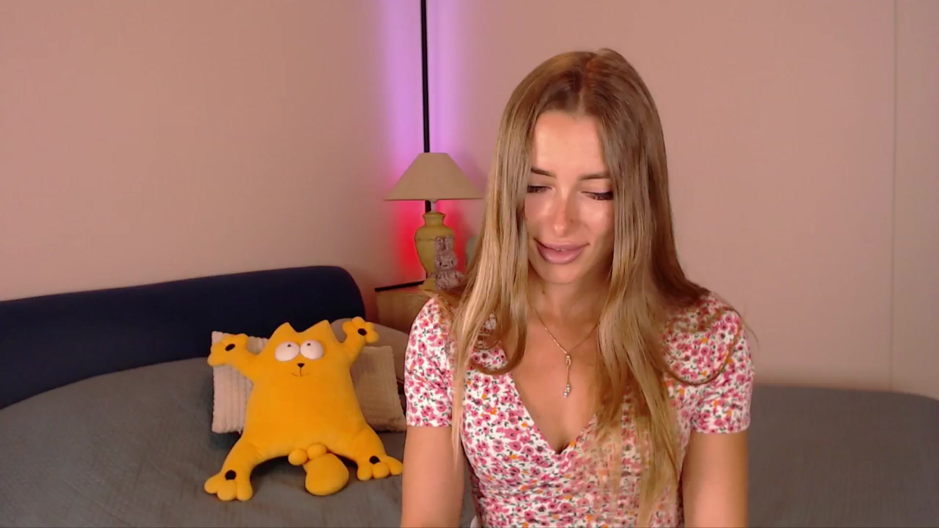 Gallery image thumbnail from SimonsWife's myfreecams stream on, 07/09/2025, 15:02 image 6 of 20