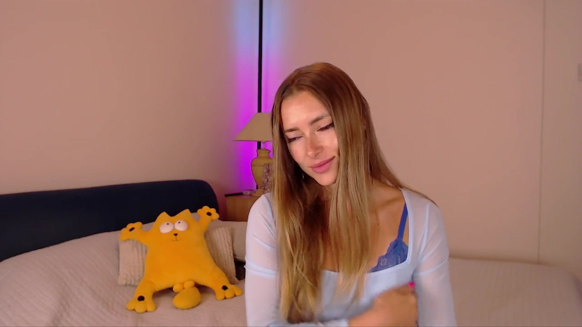Gallery image thumbnail from SimonsWife's myfreecams stream on, 07/17/2025, 16:07 image 11 of 20