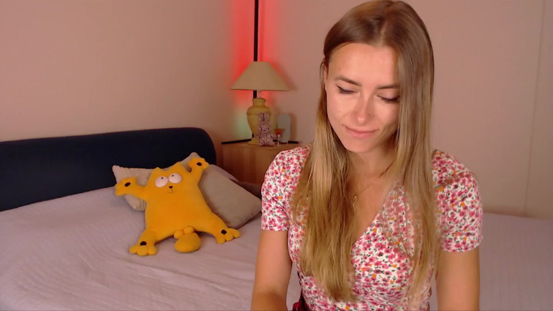 Gallery image thumbnail from SimonsWife's myfreecams stream on, 07/28/2025, 14:33 image 6 of 20