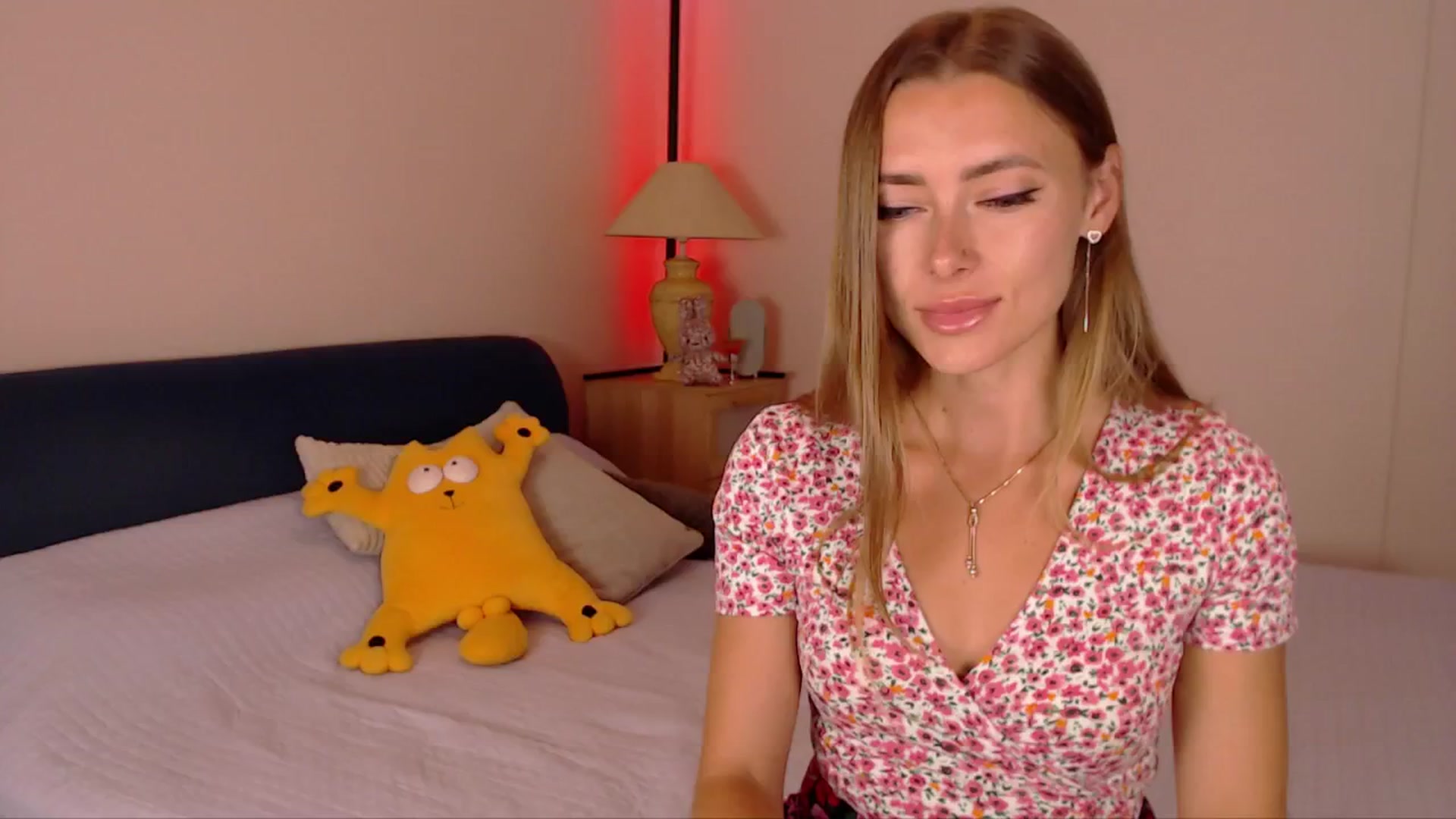 Gallery image thumbnail from SimonsWife's myfreecams stream on, 07/28/2025, 14:33 image 14 of 20