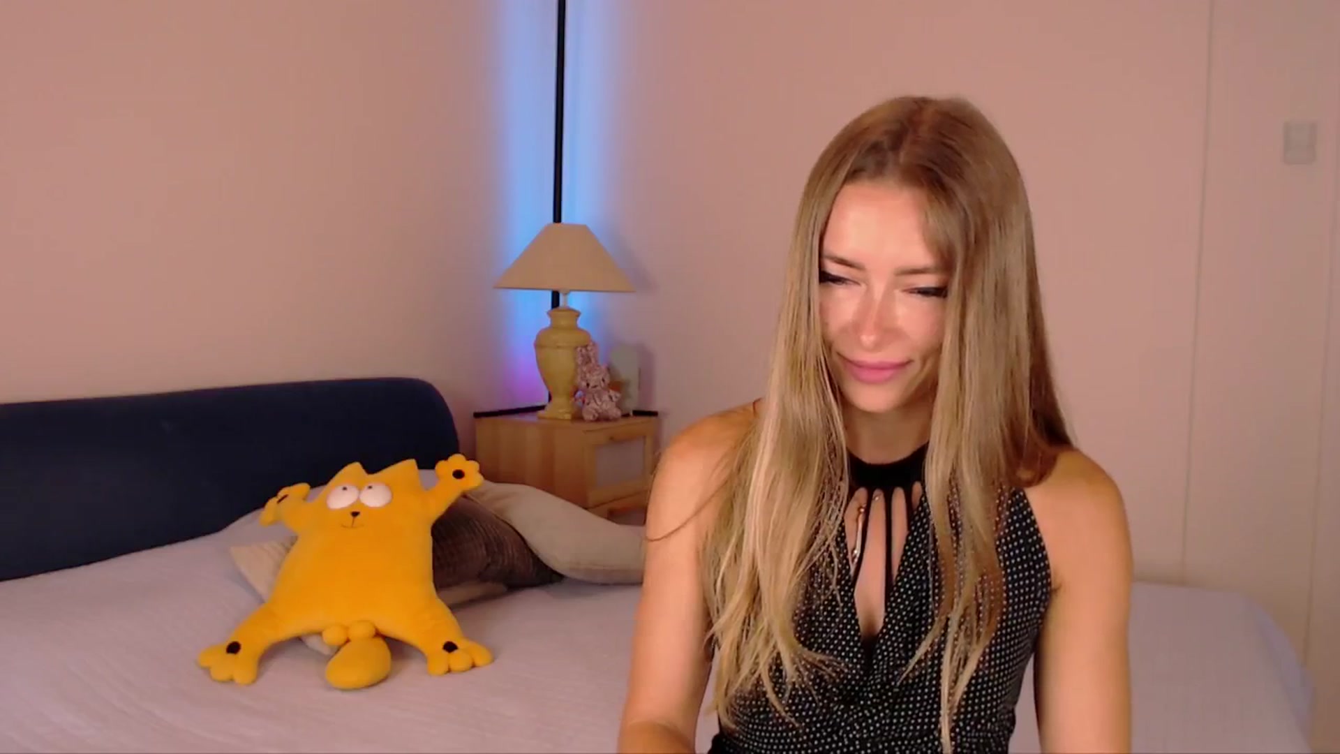 Gallery image thumbnail from SimonsWife's myfreecams stream on, 08/03/2025, 13:47 image 4 of 20