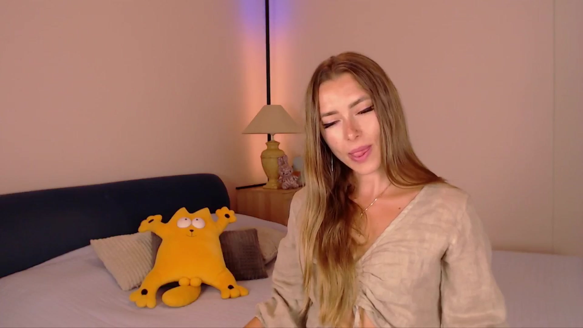 Gallery image thumbnail from SimonsWife's myfreecams stream on, 08/04/2025, 14:27 image 14 of 20