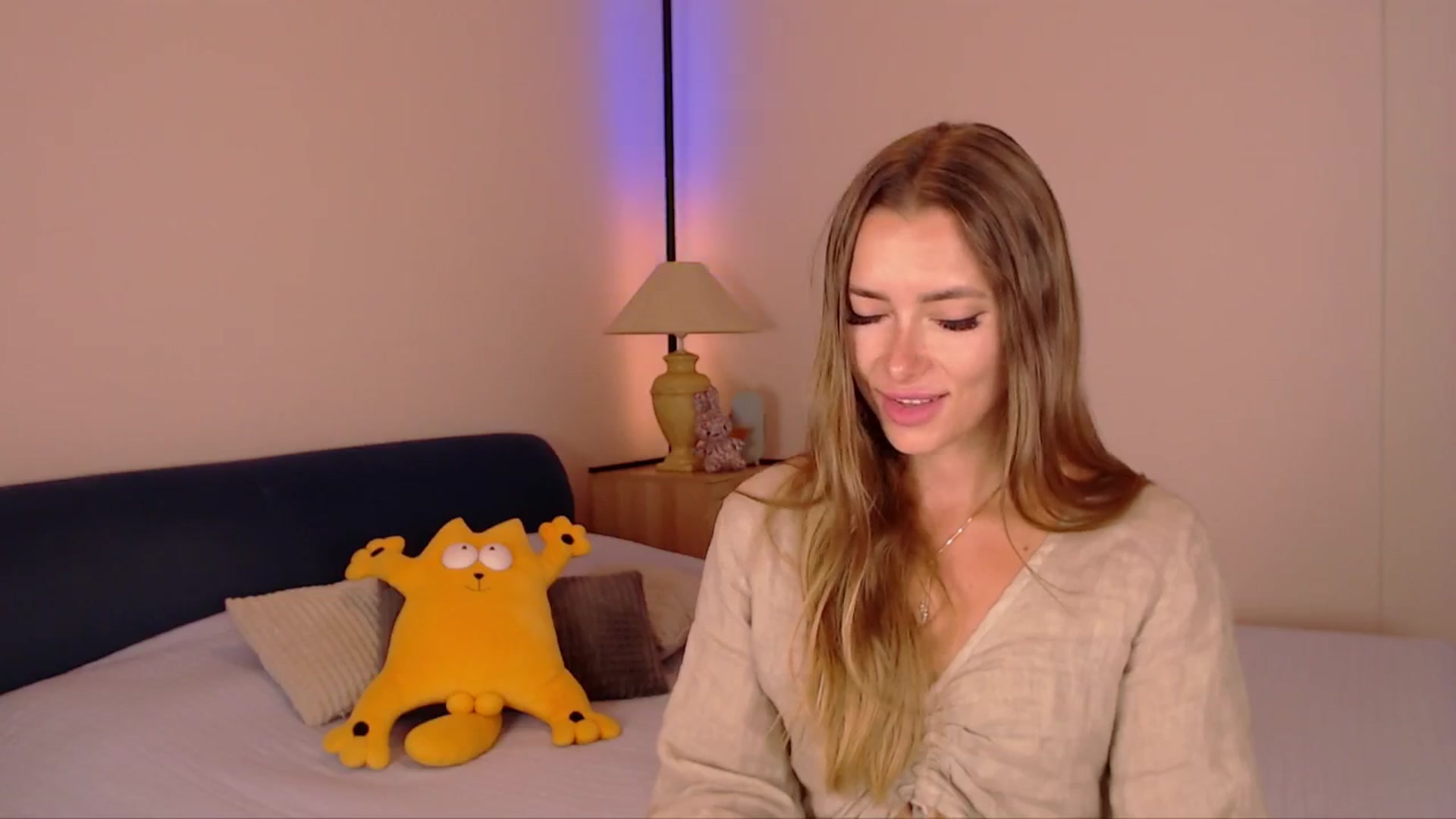 Gallery image thumbnail from SimonsWife's myfreecams stream on, 08/04/2025, 14:27 image 12 of 20