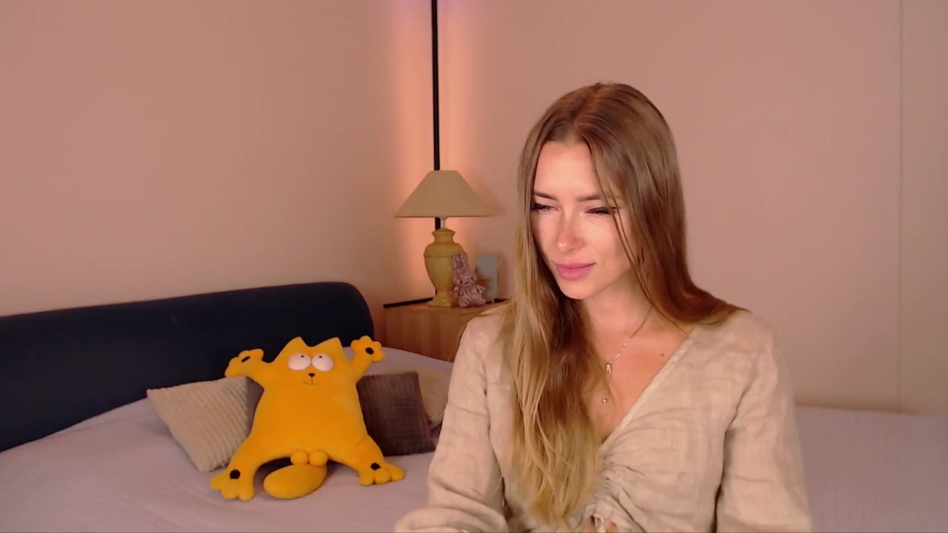 Gallery image thumbnail from SimonsWife's myfreecams stream on, 08/04/2025, 14:27 image 5 of 20