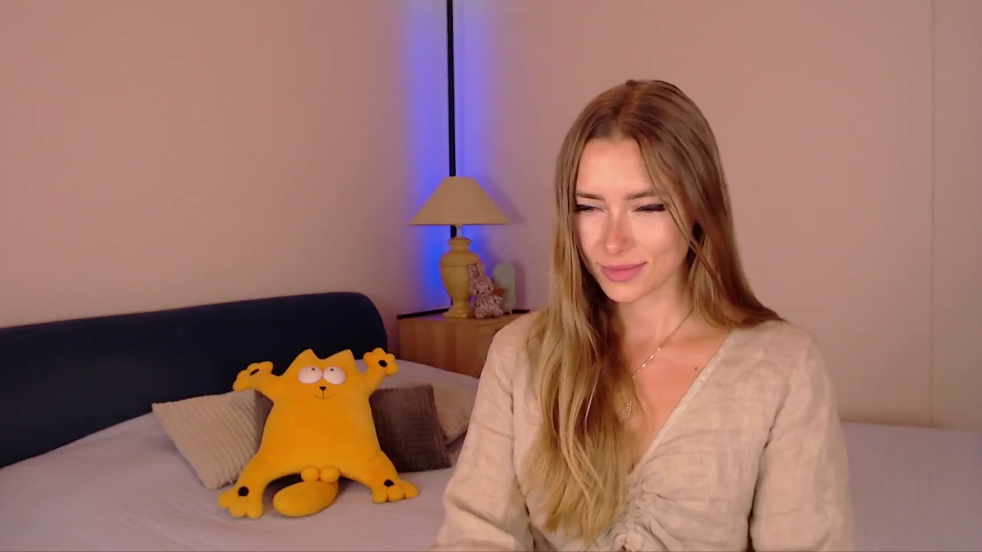 Gallery image thumbnail from SimonsWife's myfreecams stream on, 08/04/2025, 14:27 image 10 of 20