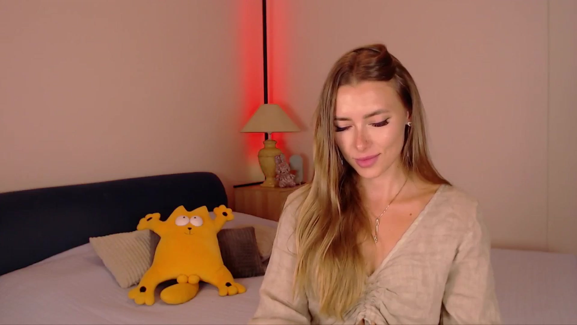Gallery image thumbnail from SimonsWife's myfreecams stream on, 08/04/2025, 14:27 image 6 of 20