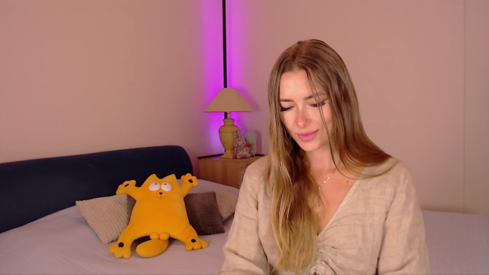 Gallery image thumbnail from SimonsWife's myfreecams stream on, 08/04/2025, 14:27 image 9 of 20