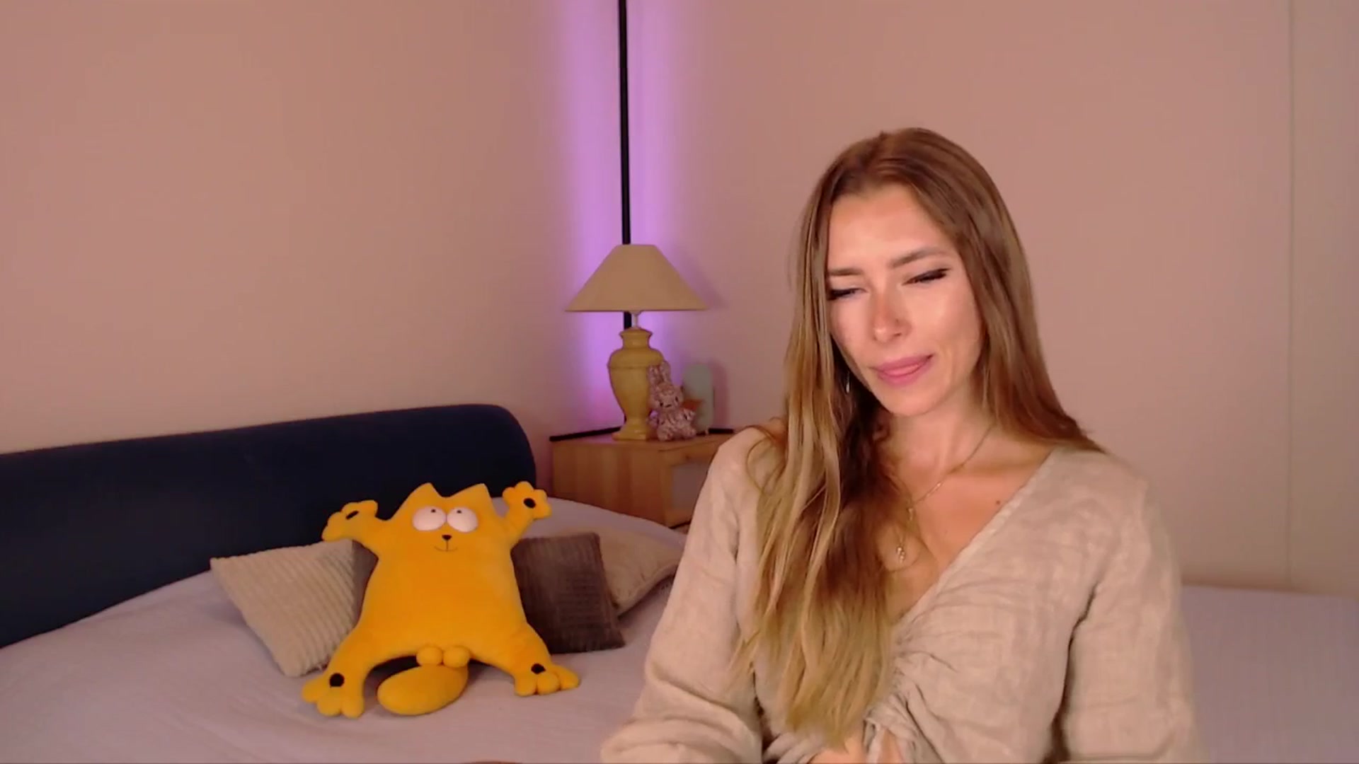 Gallery image thumbnail from SimonsWife's myfreecams stream on, 08/04/2025, 14:27 image 11 of 20