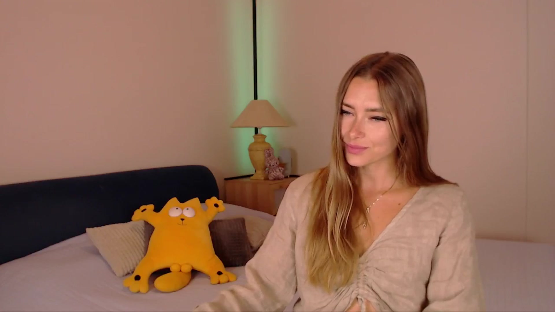 Gallery image thumbnail from SimonsWife's myfreecams stream on, 08/04/2025, 14:27 image 8 of 20