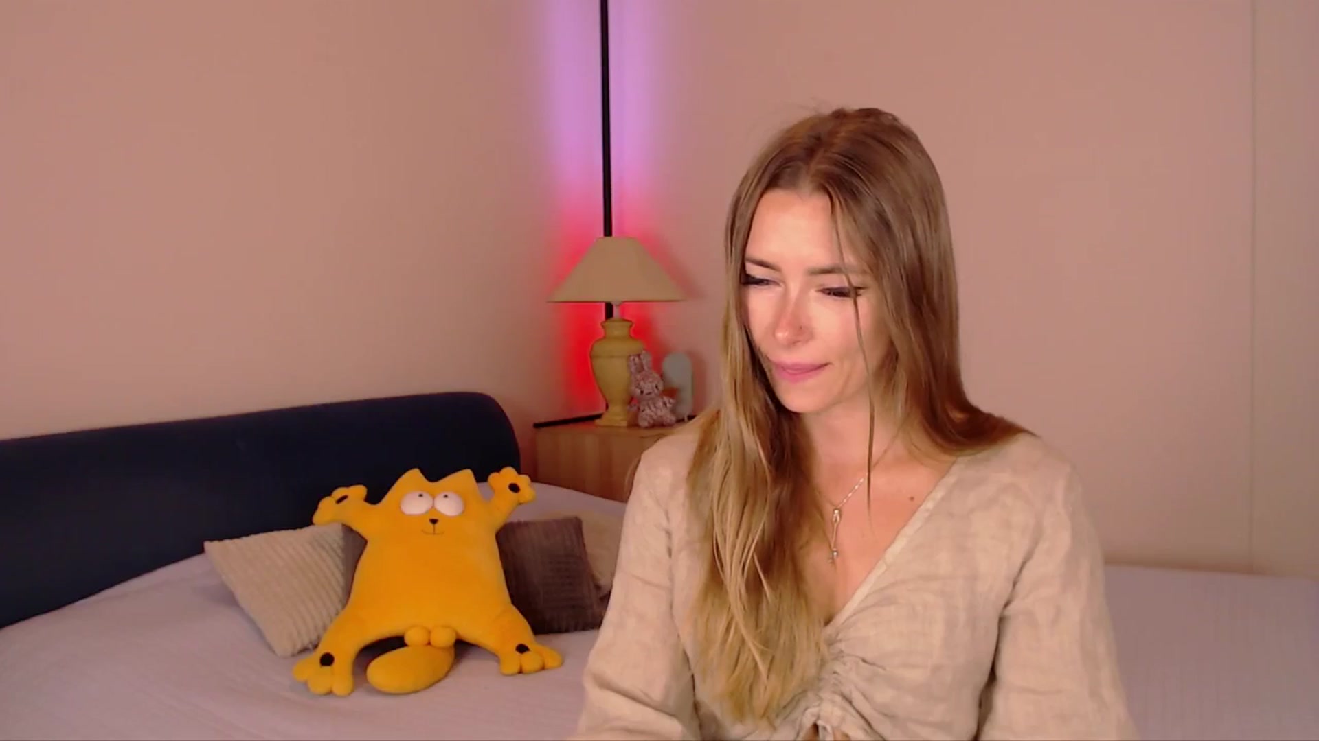 Gallery image thumbnail from SimonsWife's myfreecams stream on, 08/04/2025, 14:27 image 4 of 20